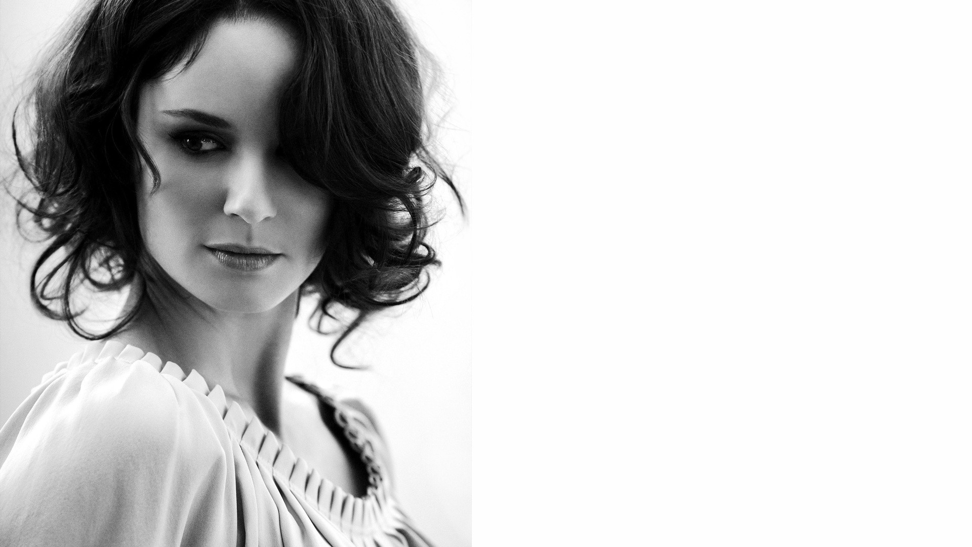 Sarah Wayne Callies Women Brunette Short Hair Monochrome Face Simple Background Looking Away Actress 1920x1080