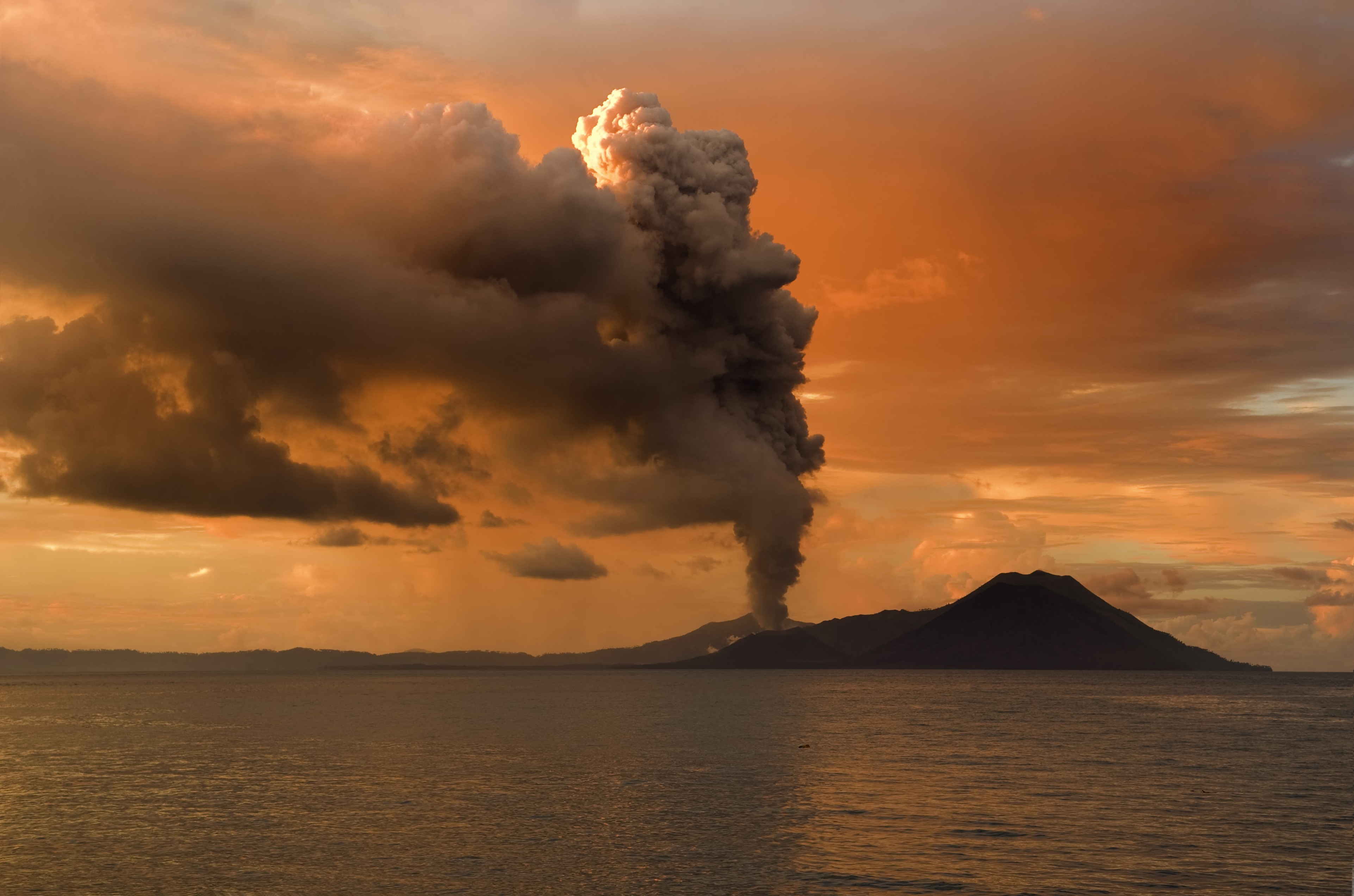 Volcano Smoke Sunset Nature Landscape Water Hills Trees Eruption Papua New Guinea Clouds Sea Silhoue 3844x2544