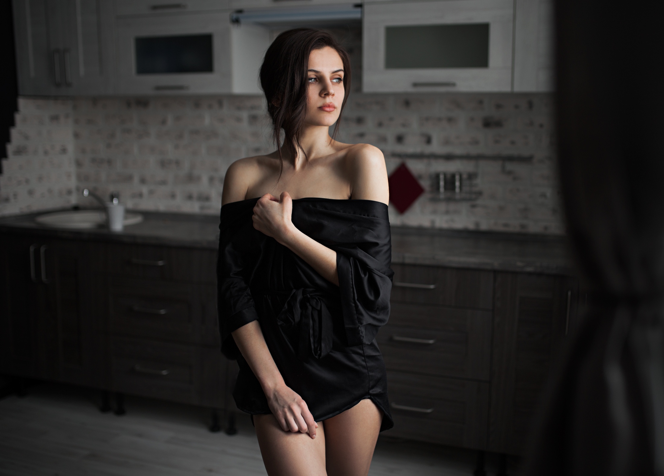 Women Model Brunette Gray Eyes Looking Away Black Clothes Robes Bare Shoulders Depth Of Field Kitche 2200x1580