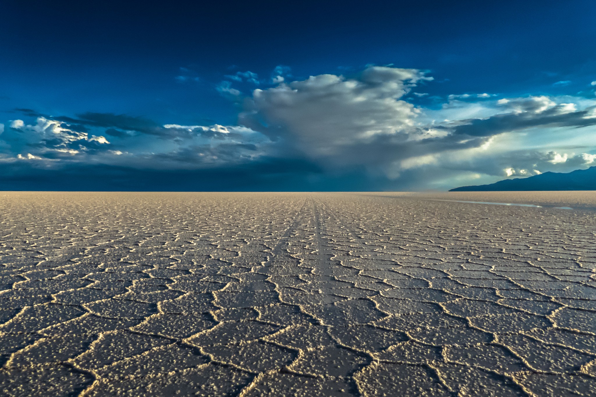 Landscape Desert Salt Lakes Plains Horizon 2048x1365