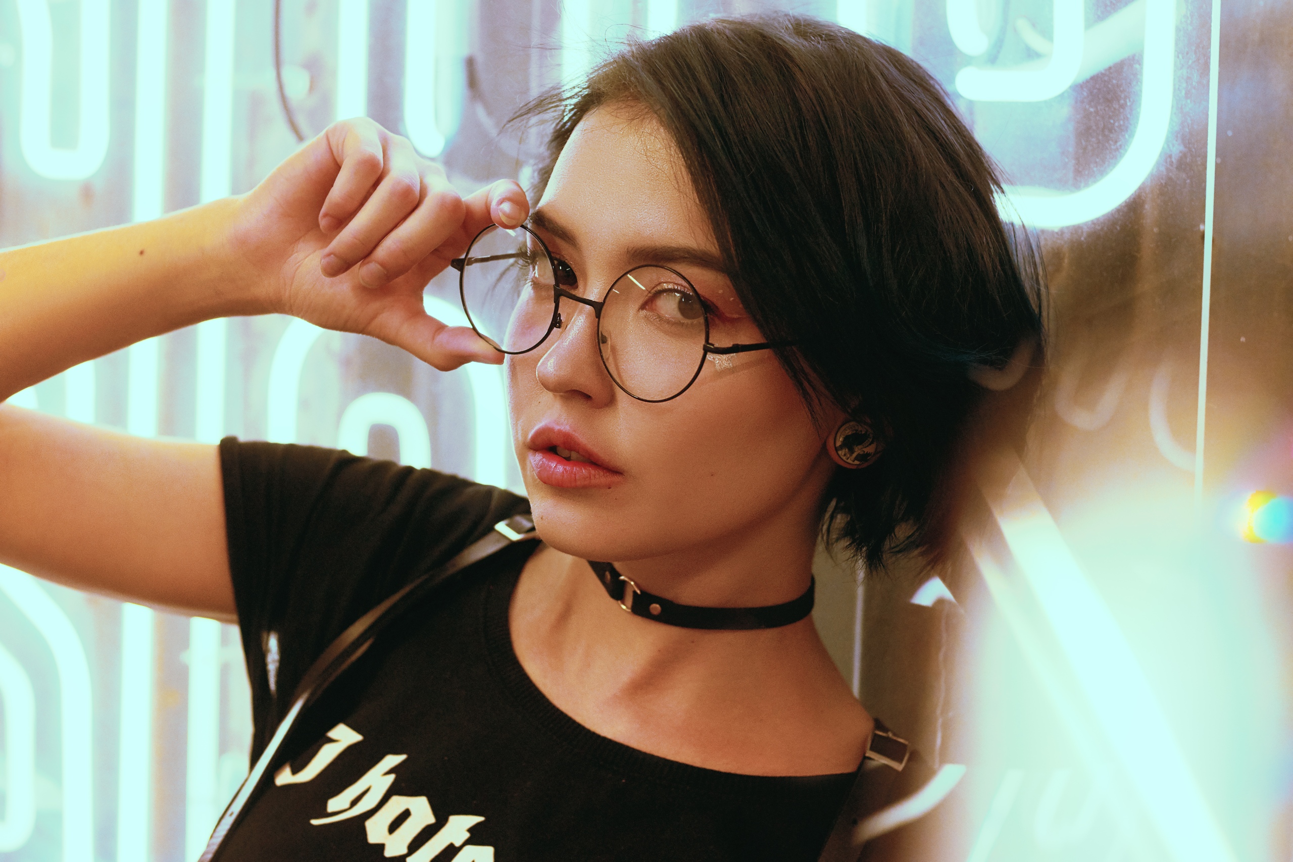 Women Model Brunette Portrait Neon Lights Women With Glasses Short Hair T Shirt Looking At Viewer Fa 2560x1707