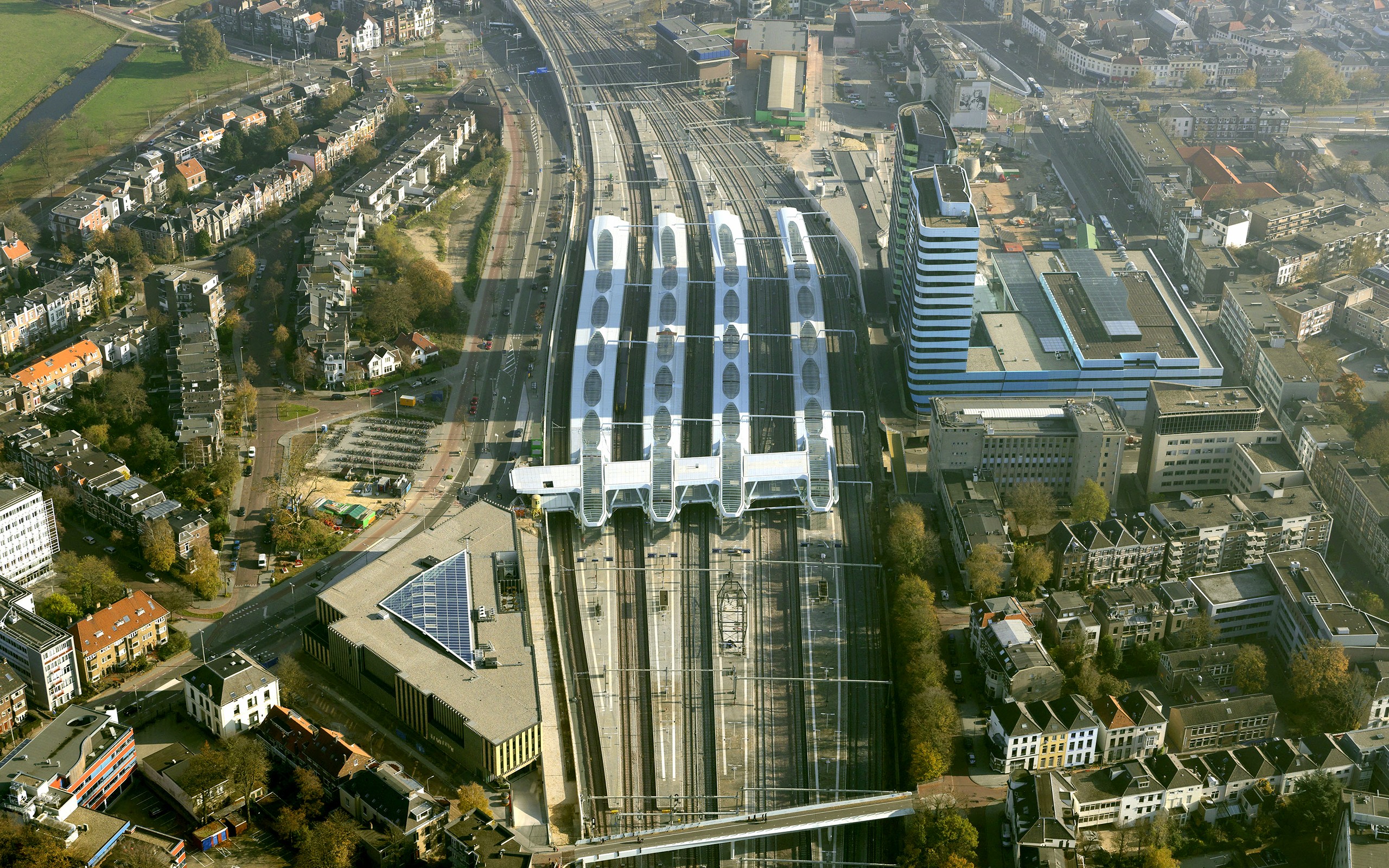Train Station City Aerial View Europe 2560x1600