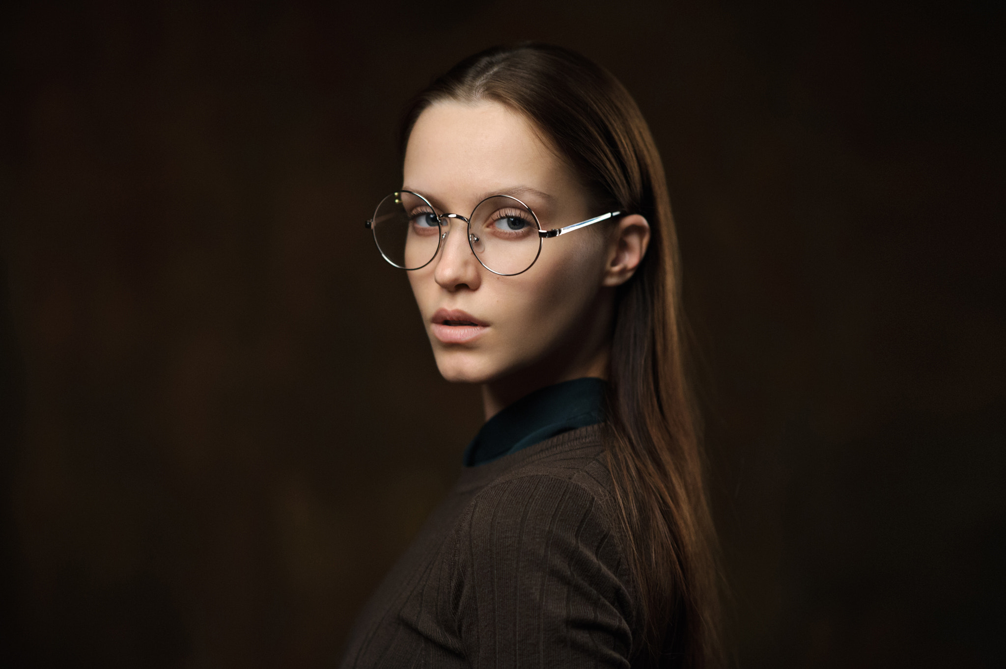 Women Portrait Women With Glasses Simple Background Fenix Raya Brunette Long Hair Brown Tops 2048x1363