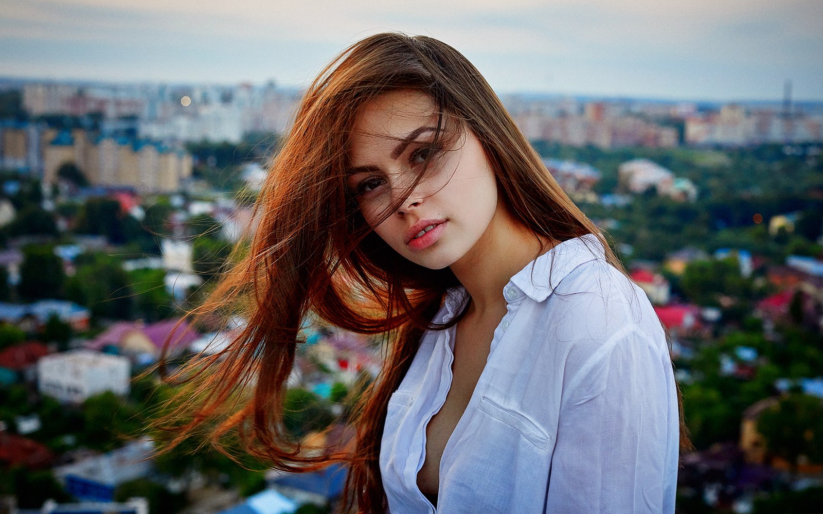 Women Brunette Women Outdoors Face Dark Eyes Rooftops White Shirt Windy Portrait Maria Kotelevets Vy 1600x999