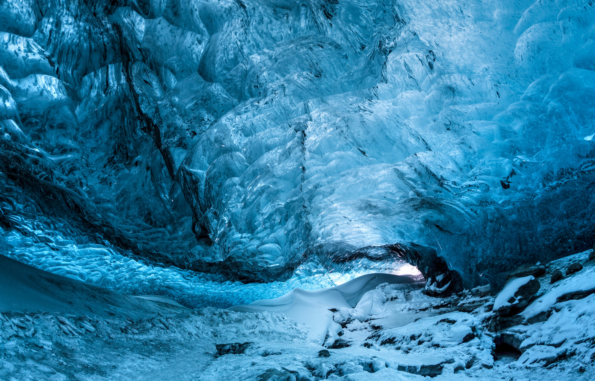 Cave Water Ice Blue 2048x1311