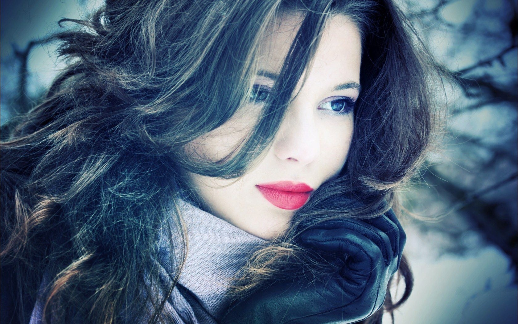 Model Soft Shading Wavy Hair Face Gloves Red Lipstick Looking Away Looking Into The Distance Women 1680x1050