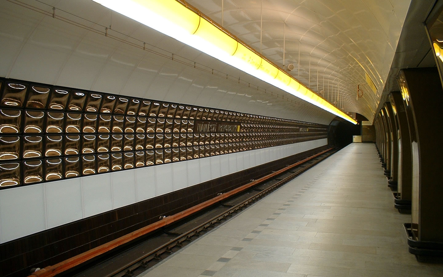 Man Made Subway 1440x900