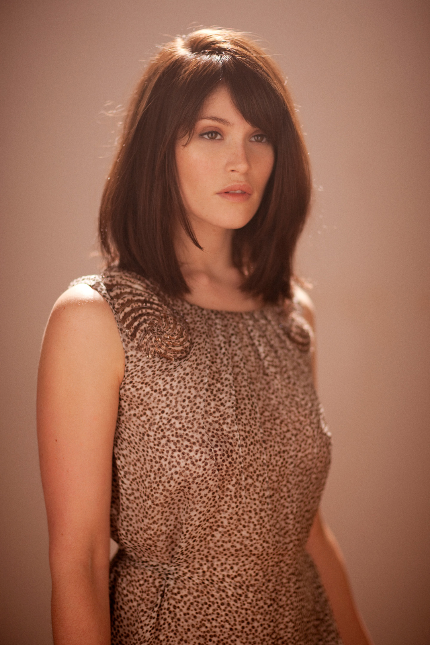 Gemma Arterton Women Actress Shoulder Length Hair Simple Background Gradient 1500x2250