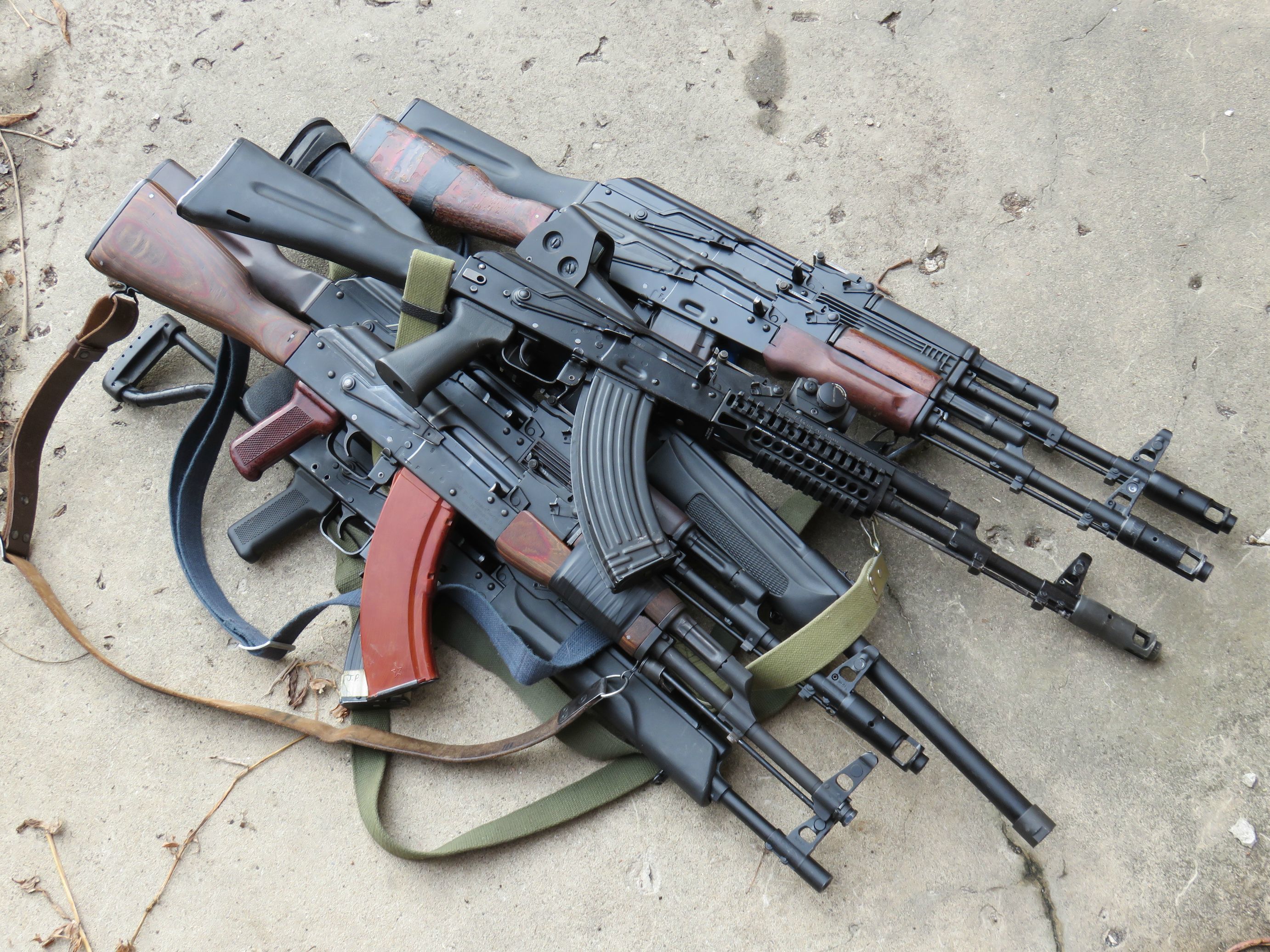 Weapons AK 47 2764x2073
