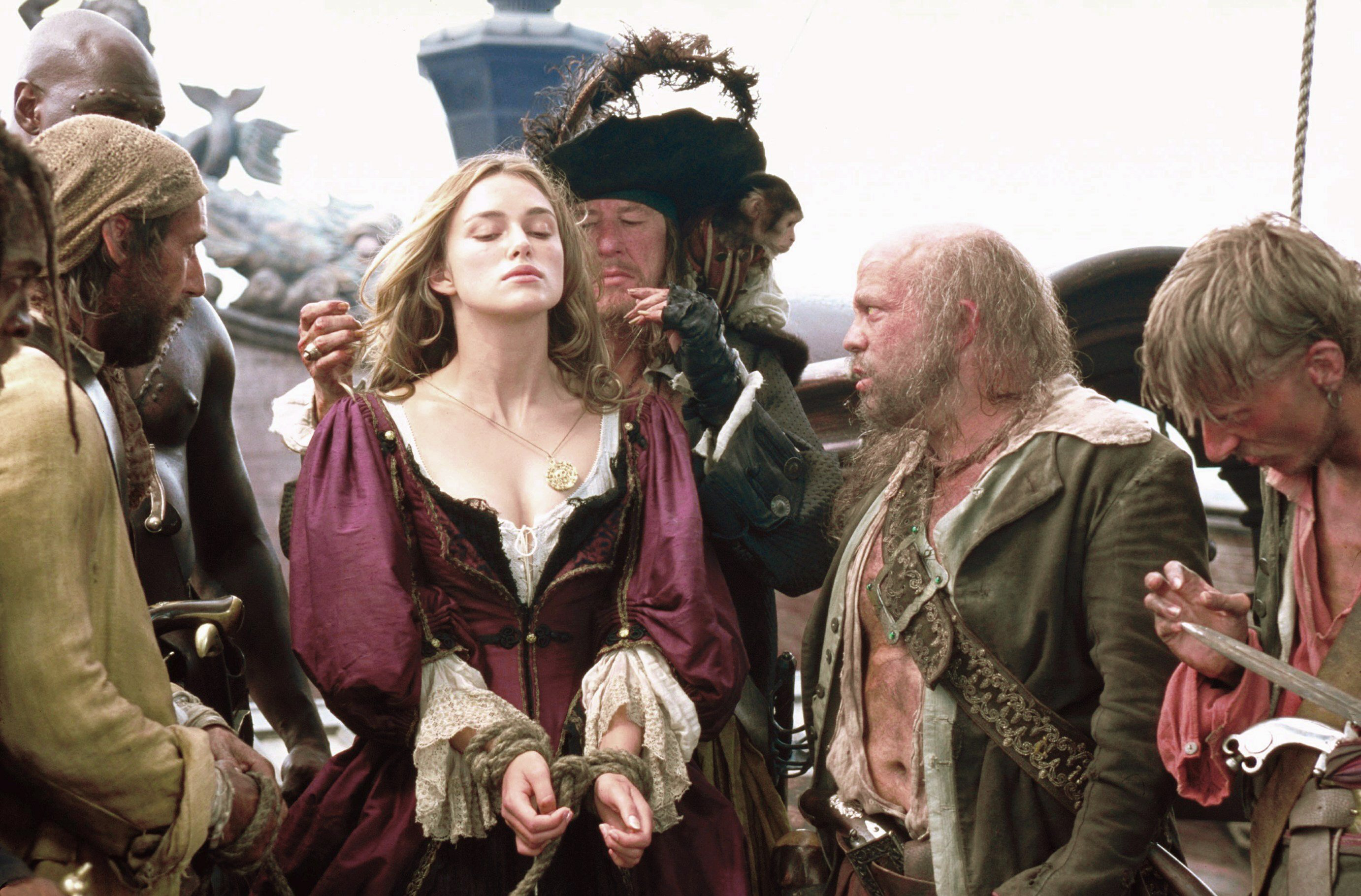 Geoffrey Rush Hector Barbossa Keira Knightley Elizabeth Swann Lee Arenberg Pintel Pirates Of The Car 2764x1820