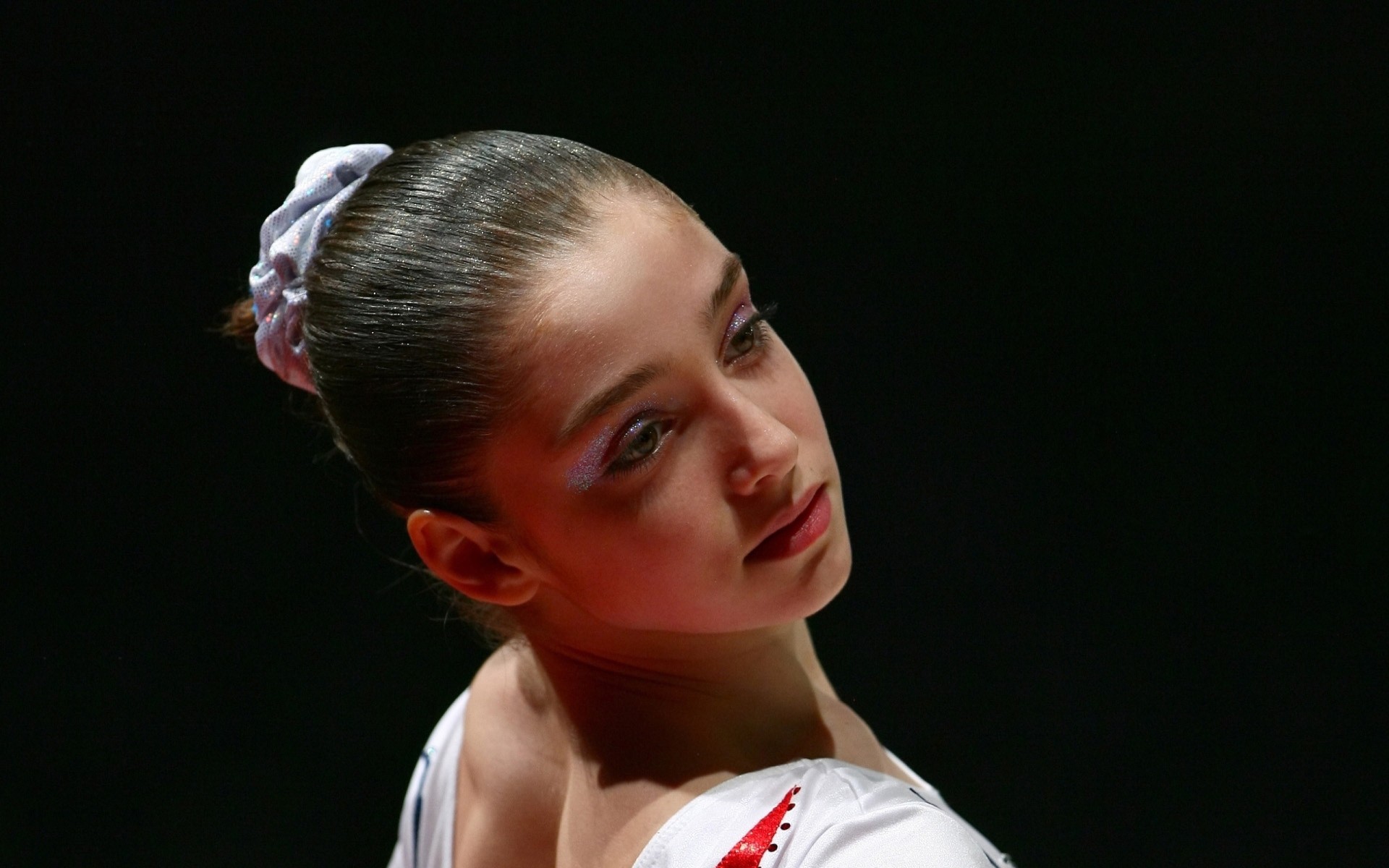 Women Gymnastics Aliya Mustafina Brunette Face 1920x1200