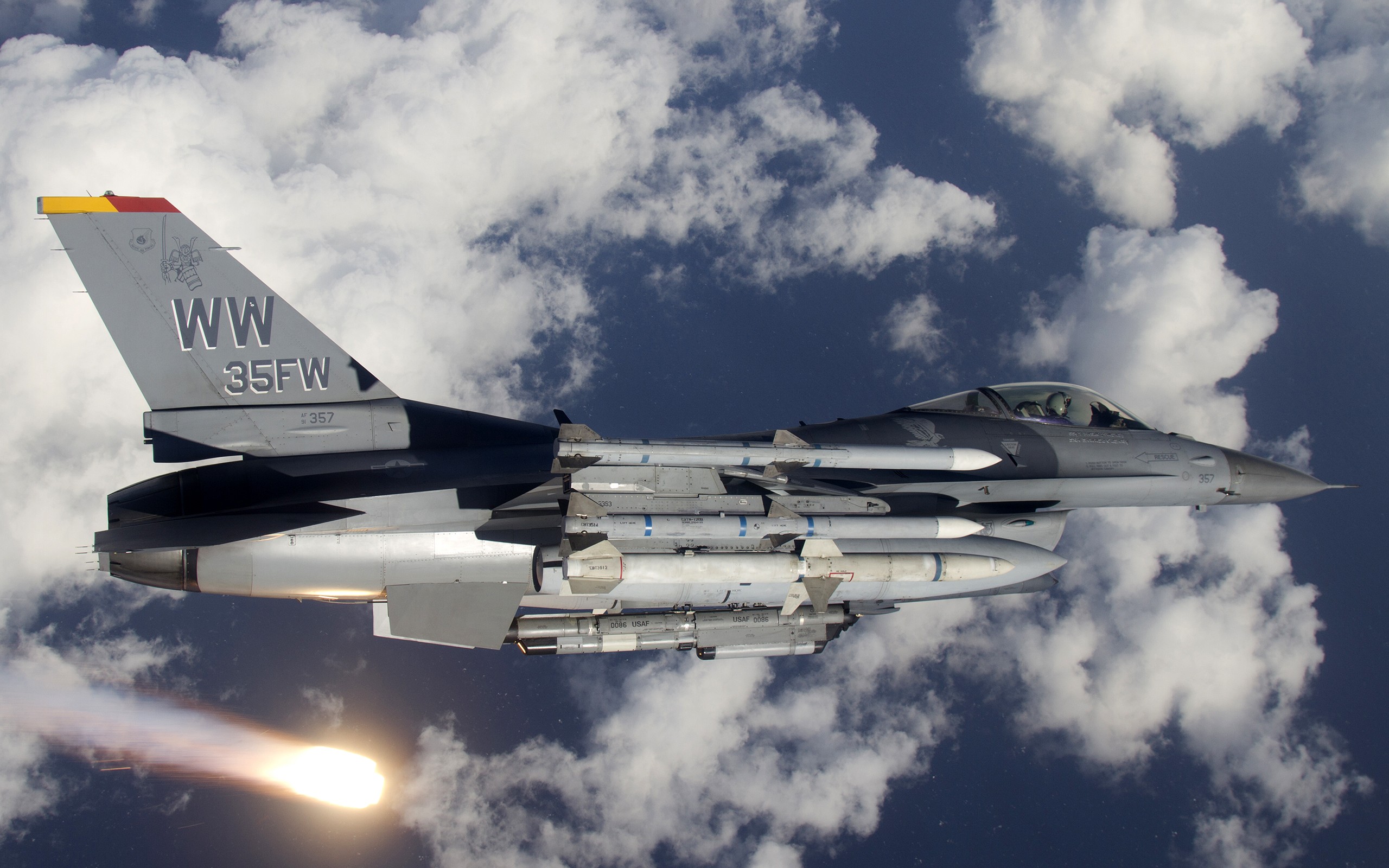 General Dynamics F 16 Fighting Falcon Aircraft Military Aircraft Flares 2560x1600