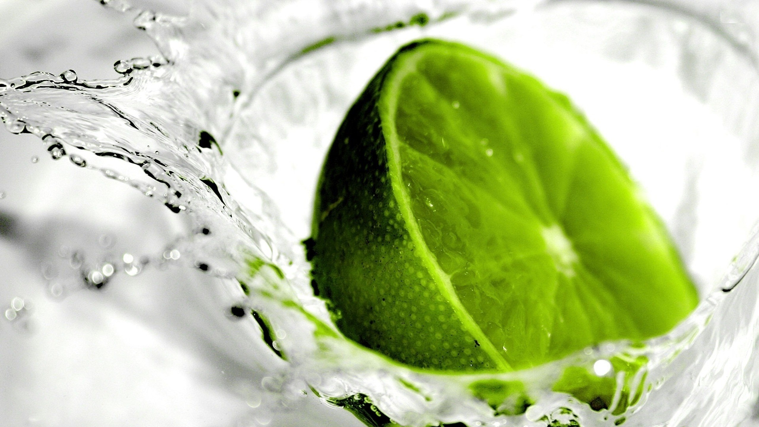 Limes Fruit Water 2560x1440