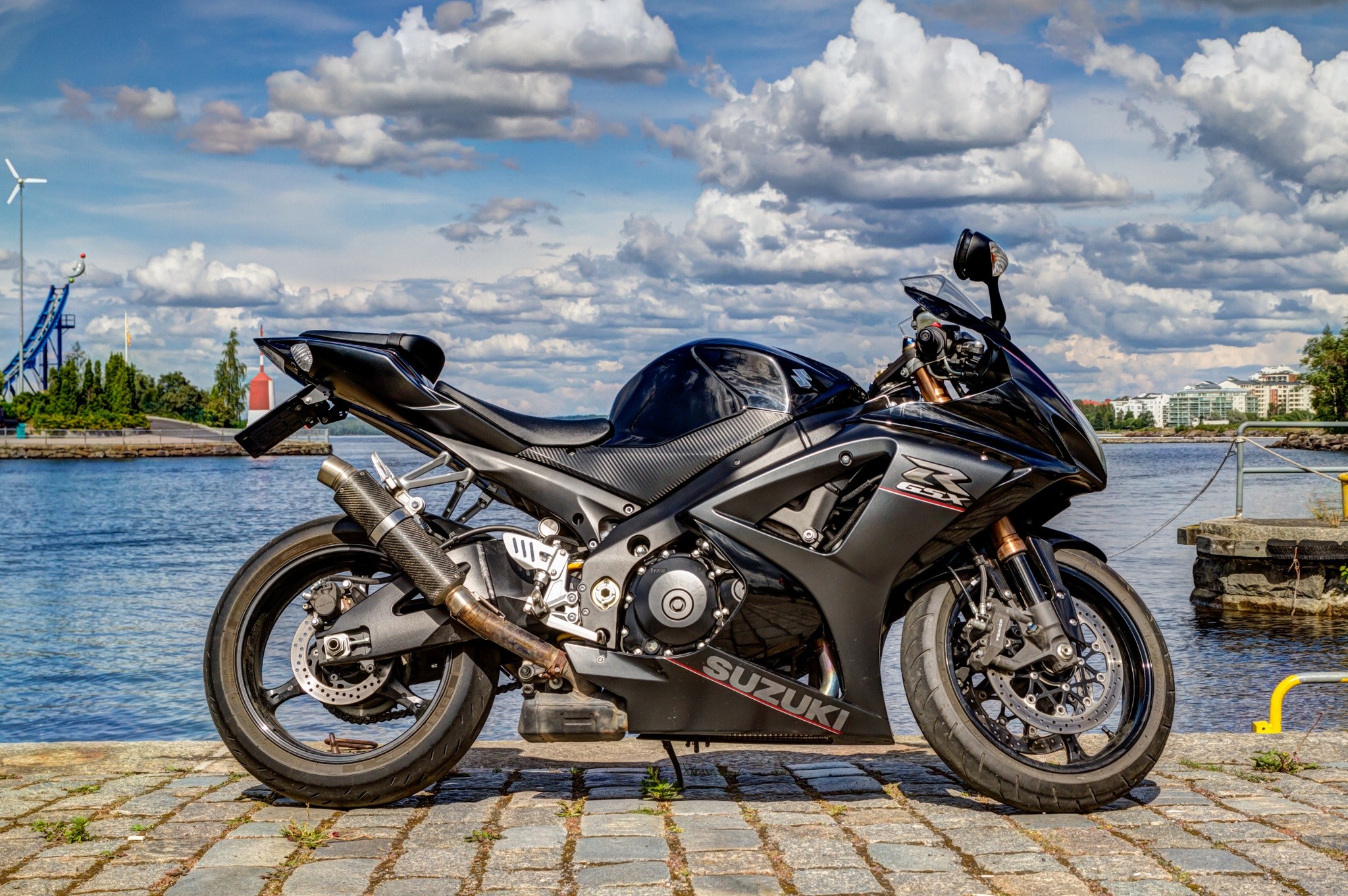 Motorcycle Suzuki GSX R Lake 2048x1361