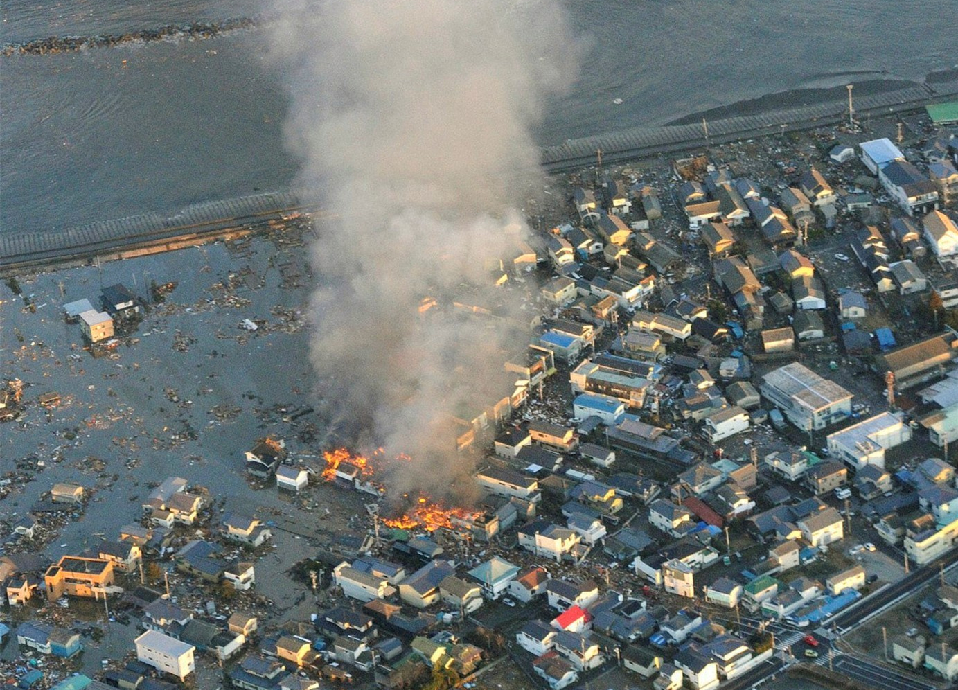 Фукусима сколько погибших. ЦУНАМИ В Японии в 2011. ЦУНАМИ Япония 2011 землетрясение и ЦУНАМИ В Японии 2011 жертвы. Фукусима ЦУНАМИ.