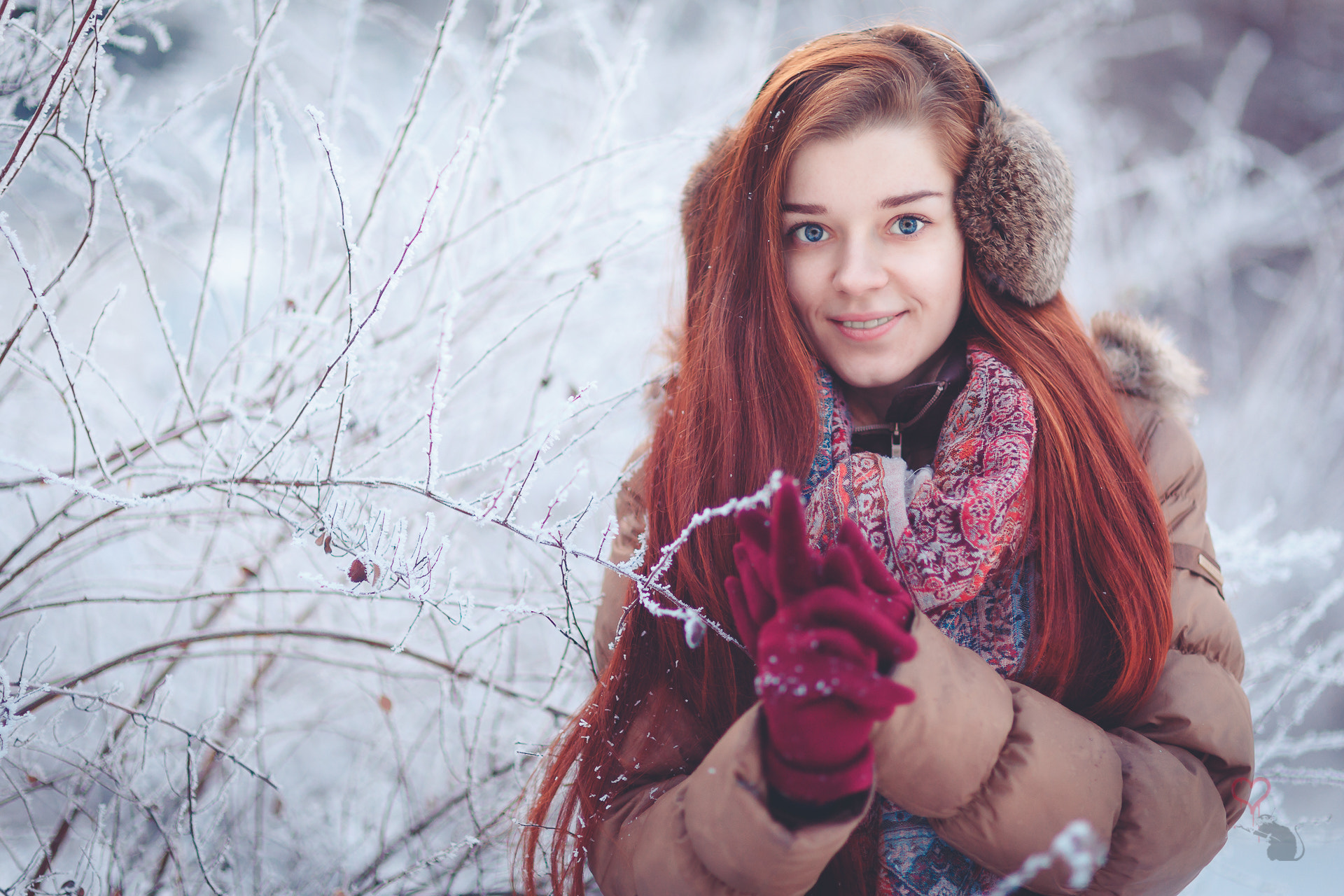 500px Women Model Looking At Viewer Redhead Winter Ear Muffs Scarf Gloves Depth Of Field Smiling Blu 1920x1280