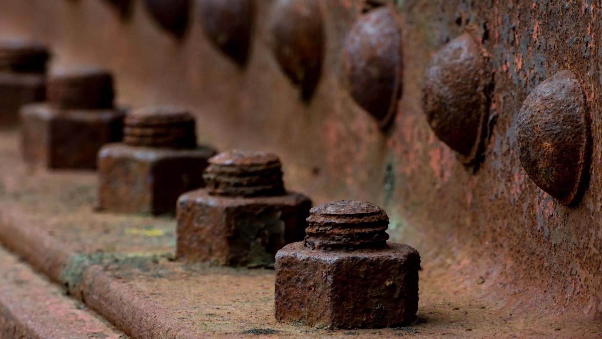 Metal Bolts Rust 1918x1080