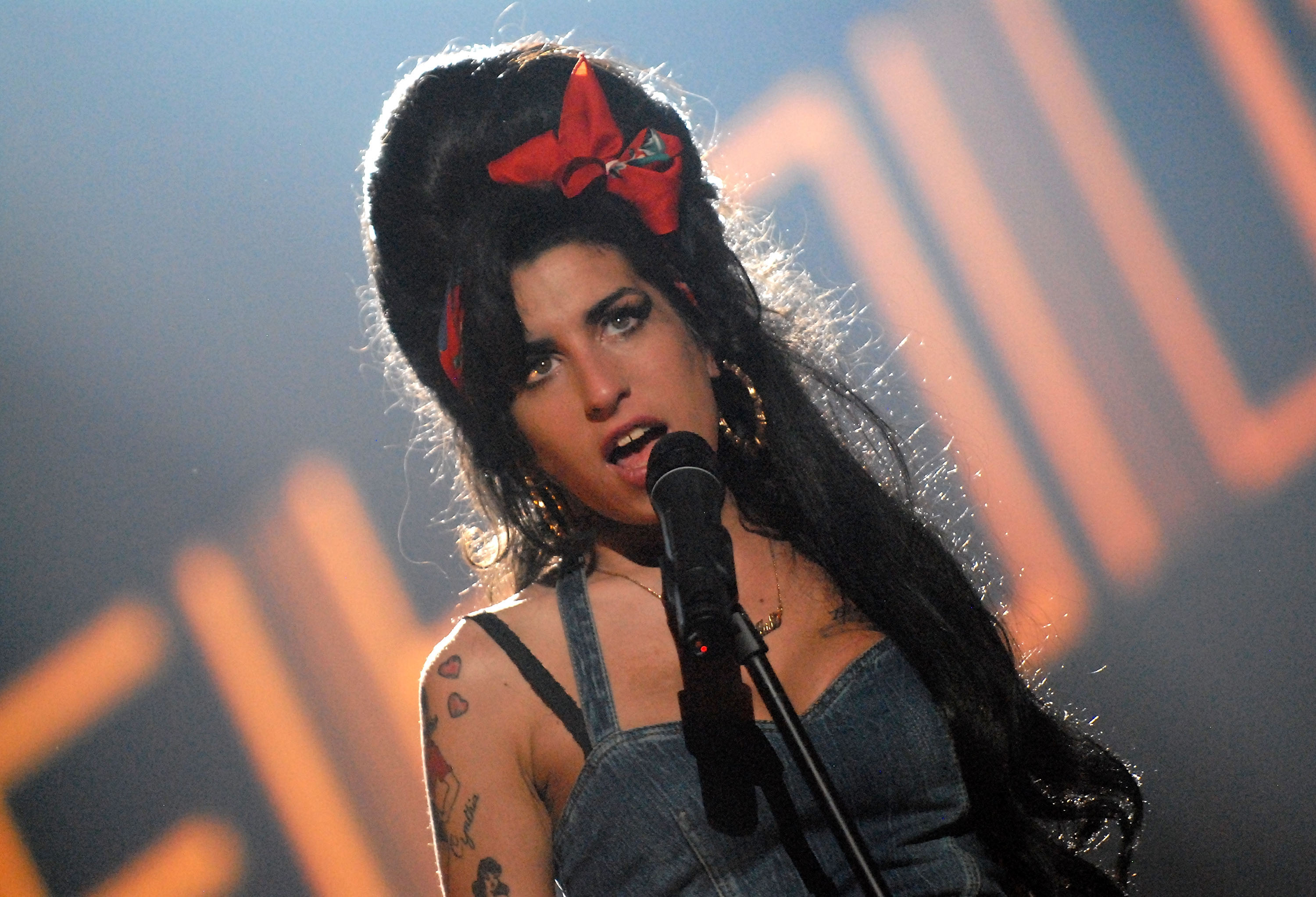 Amy Winehouse 3000x2046