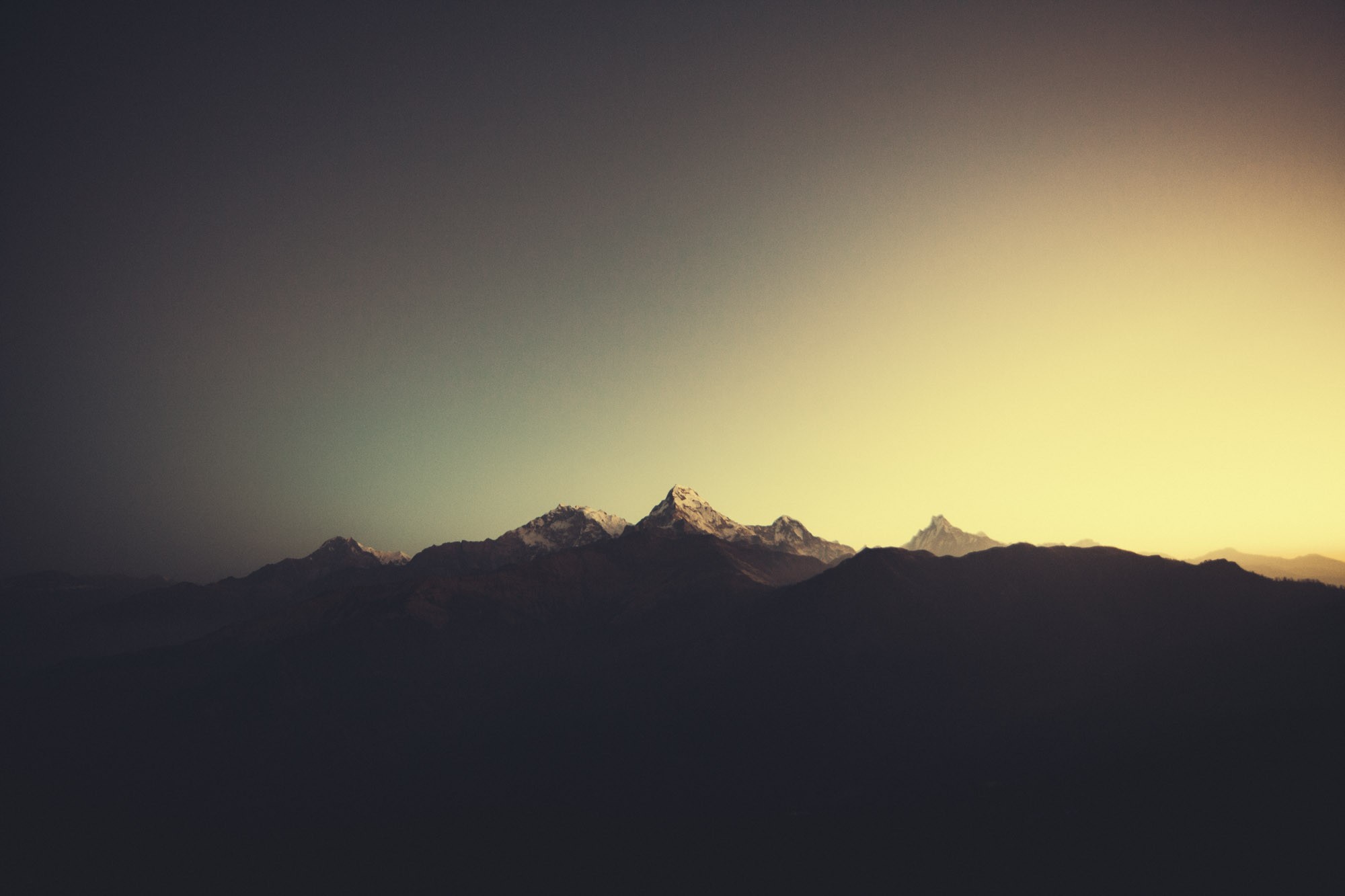 Landscape Mountains Sunlight Blurred Nepal Himalayas Nature Annapurna Sky Composite Montana Beige 2000x1333