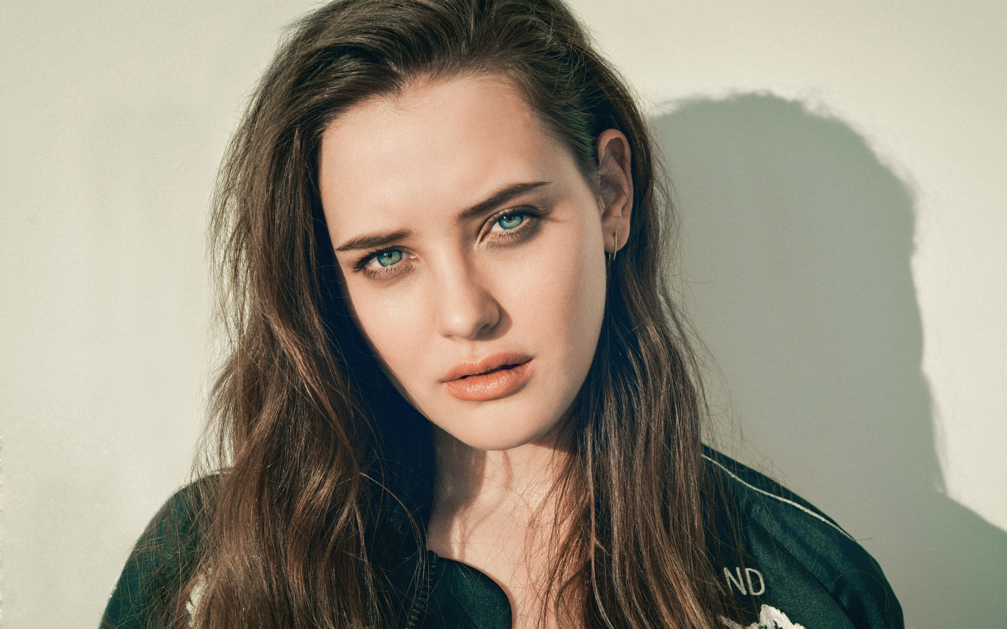 Katherine Langford Women Actress Long Hair Blue Eyes Brunette 2000x1250