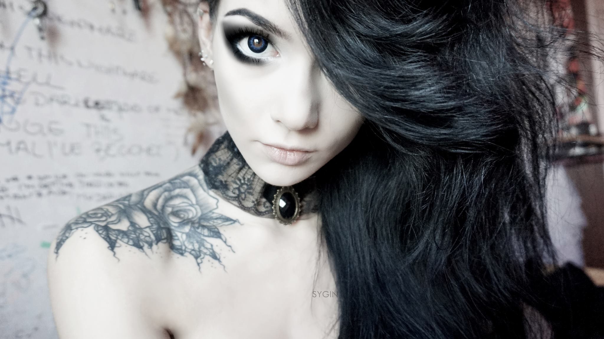 Model Emo Tattoo Sygin Dark Hair 2048x1150