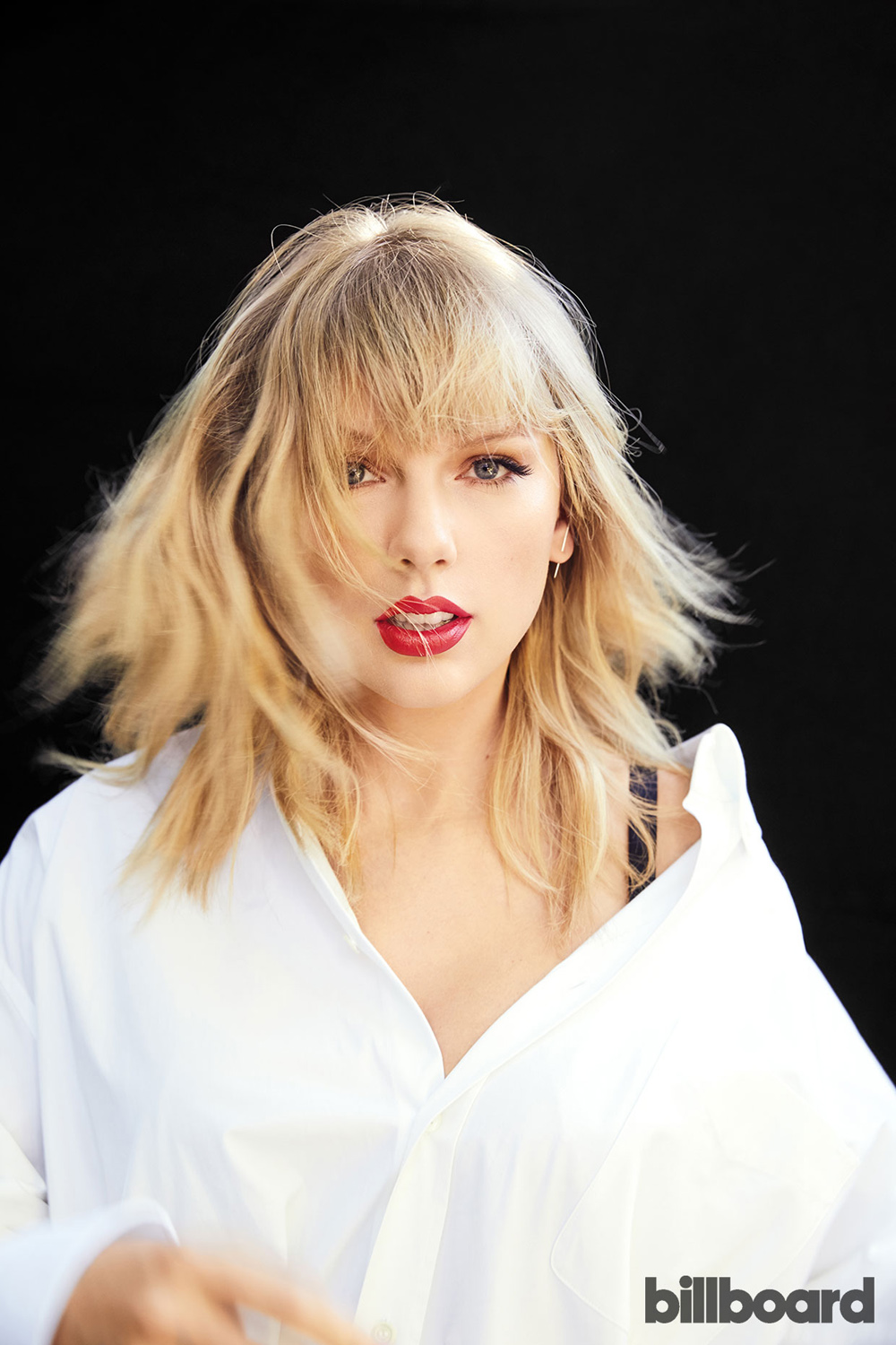 Taylor Swift Women Singer Blonde Blue Eyes Red Lipstick Simple Background Black Background White Clo 1000x1500