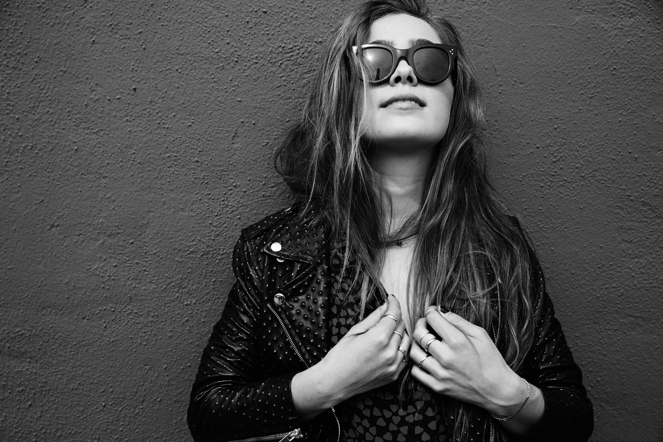 Haley Lu Richardson American Actress Black Amp White Sunglasses 2160x1440