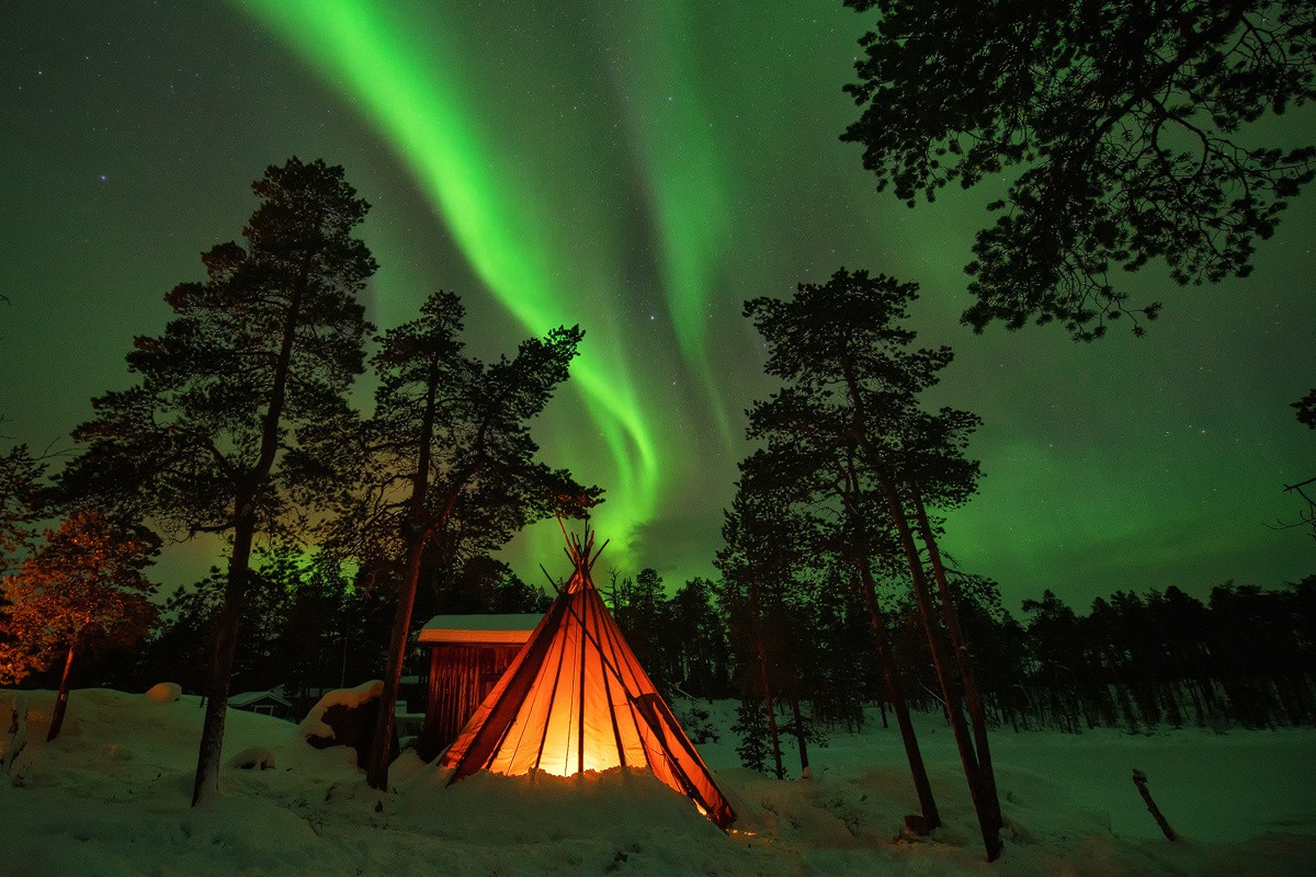 Aurorae Tent Skyscape Nordic Landscapes Green 1200x800