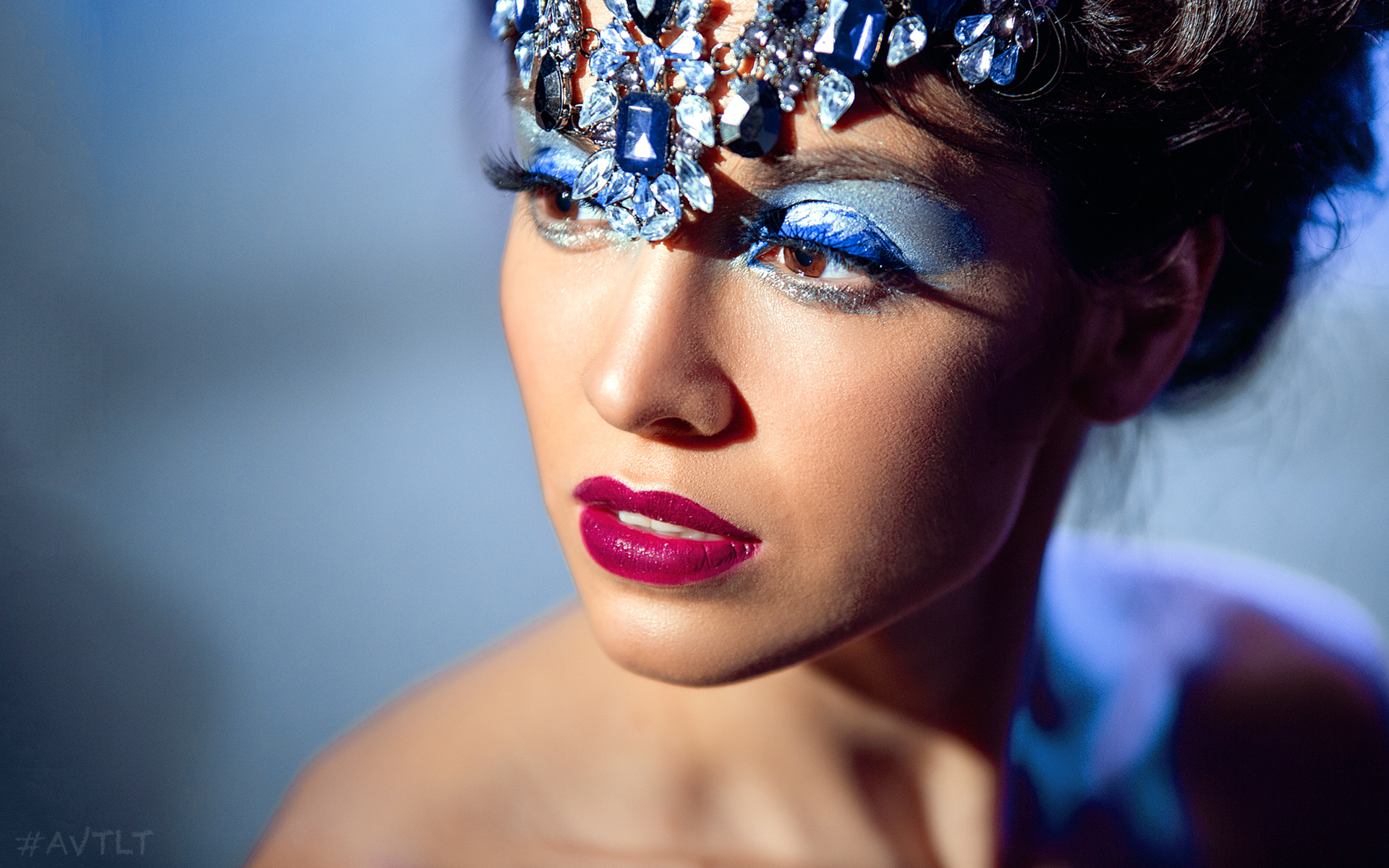 Aleksandr Suhar Women Brunette Hairbun Jewelry Tiaras Gems Diamonds Sapphire Glitter Eyeshadow Long  1920x1200