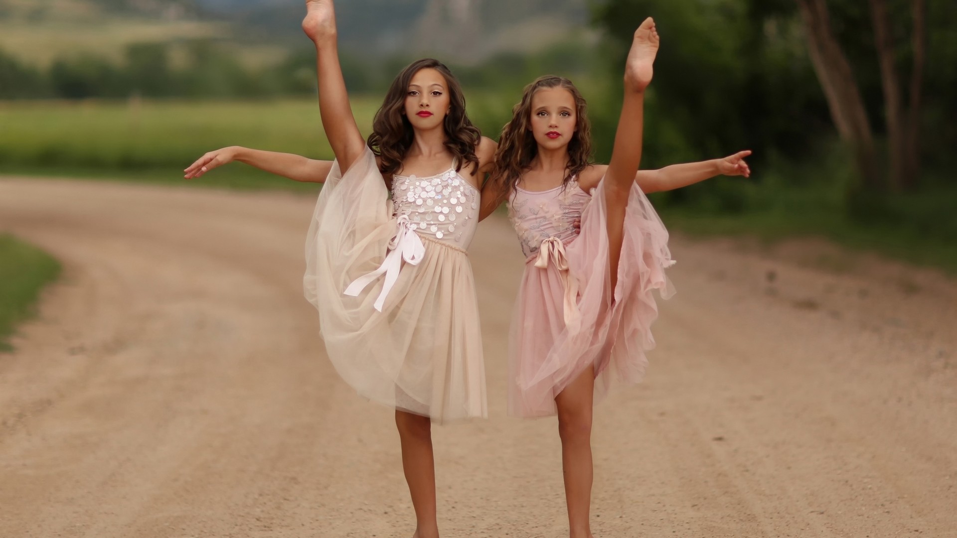 Children Splits Outdoors Ballerina Flexible 1920x1080