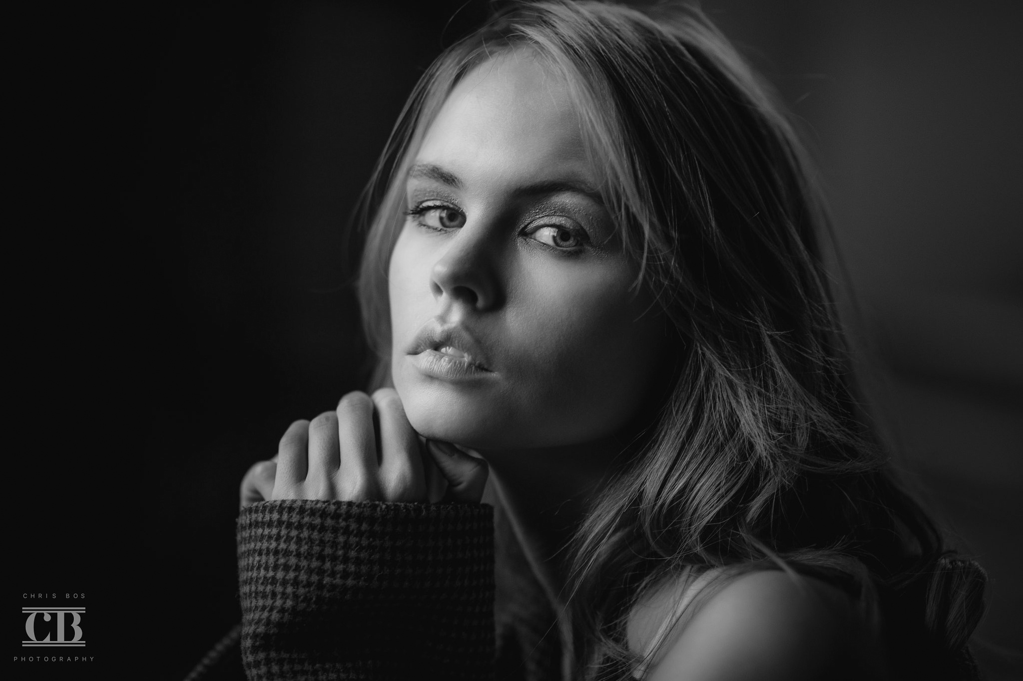 Women Model Face Looking At Viewer Women Indoors Chris Bos Portrait Monochrome 2048x1365