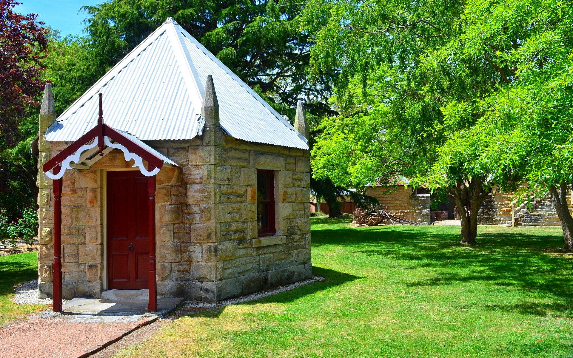 Building Lithgow Tree Australia Eskbank House 1920x1200