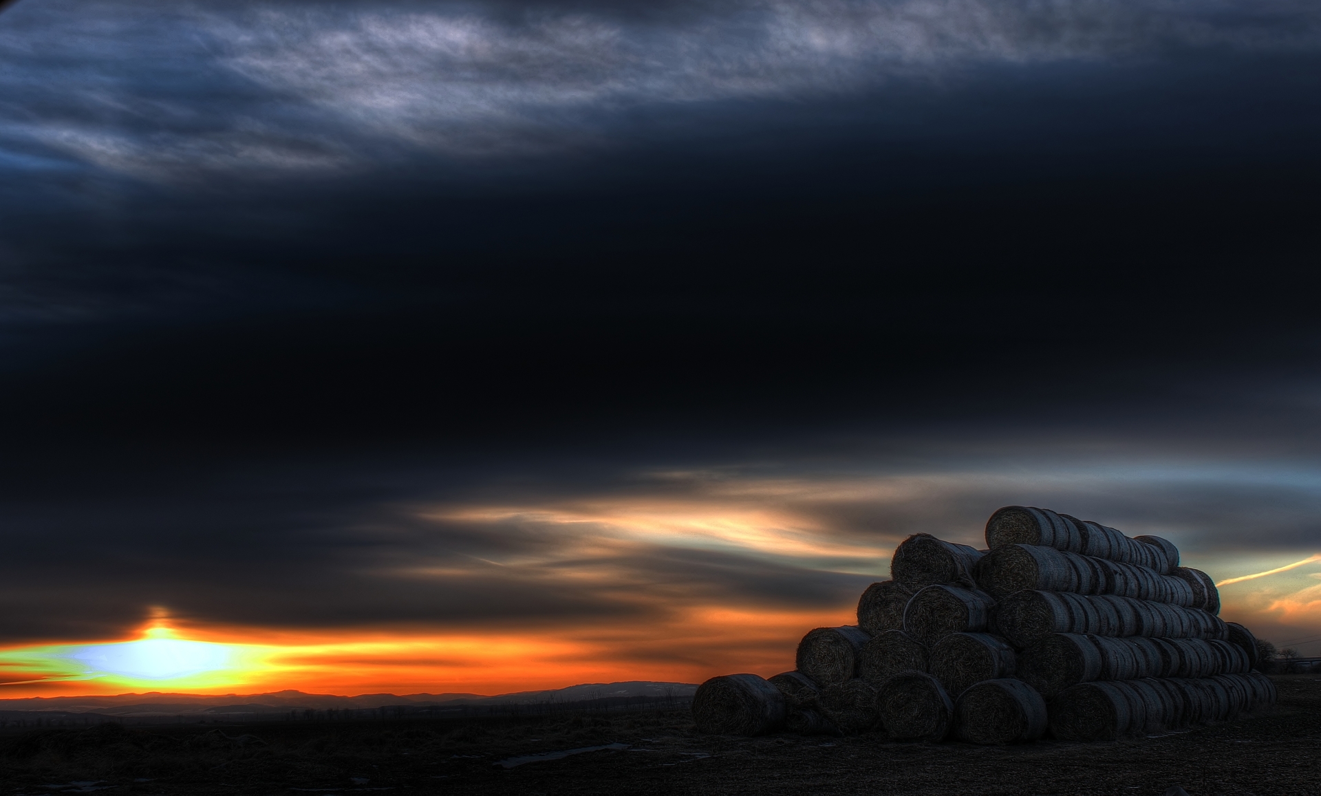 Haystack Sunset Cloud 1920x1157