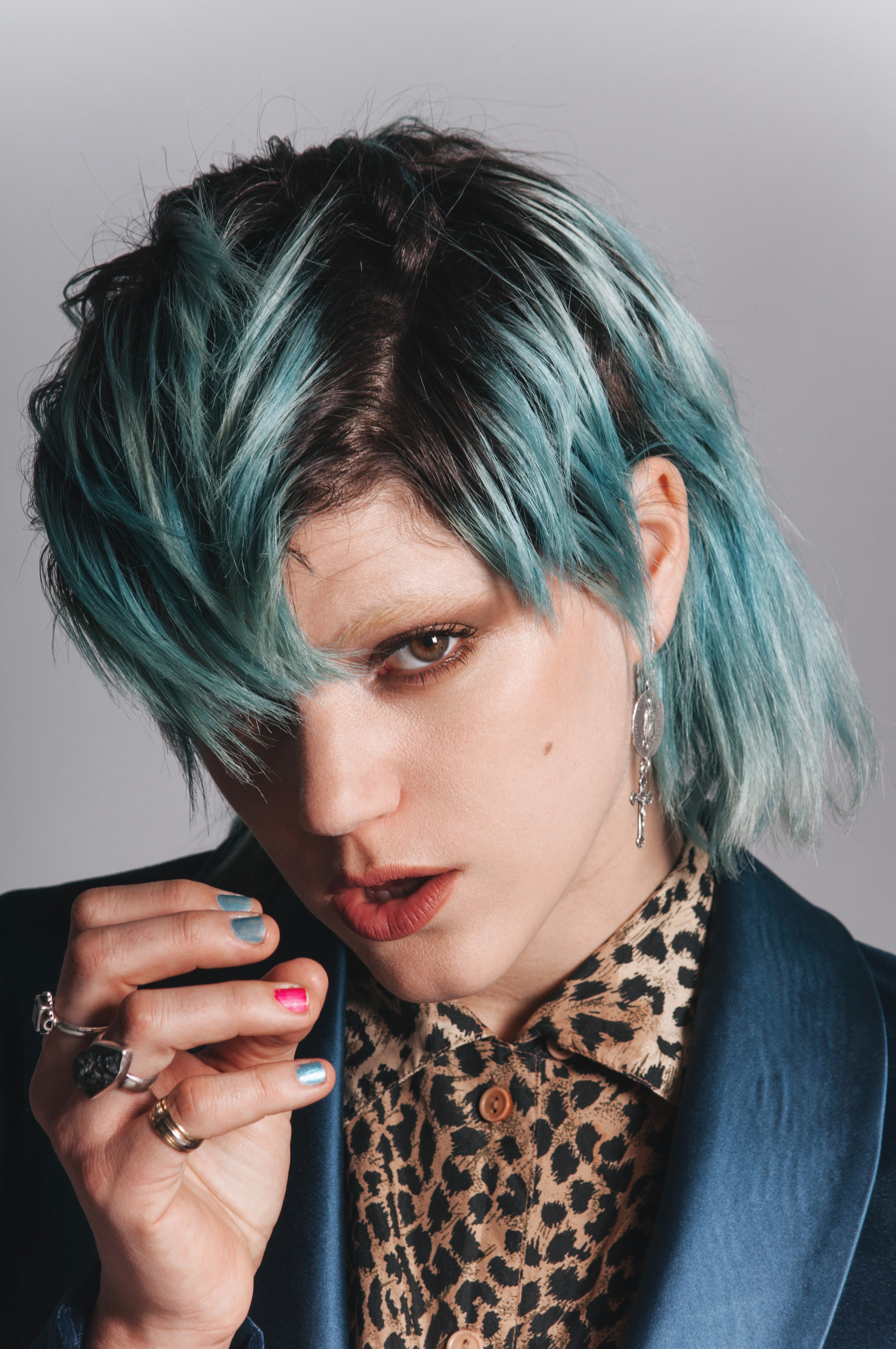 SoKo Singer Neon Hair Women 2848x4288