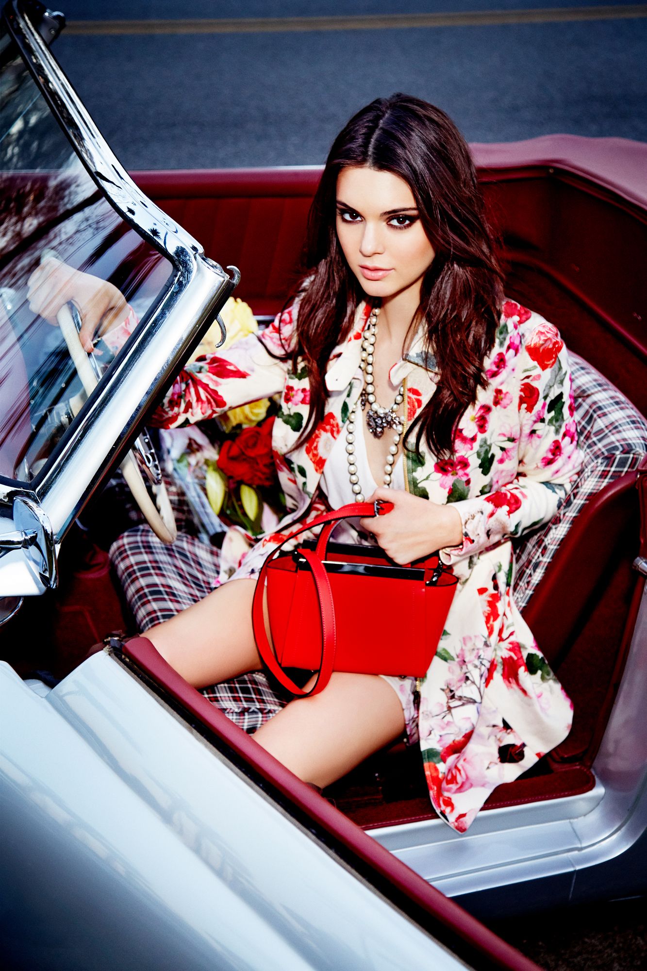 Kendall Jenner Women Model Brunette Vehicle Vehicle Interiors Hand Bags Sitting Convertible High Ang 1333x2000