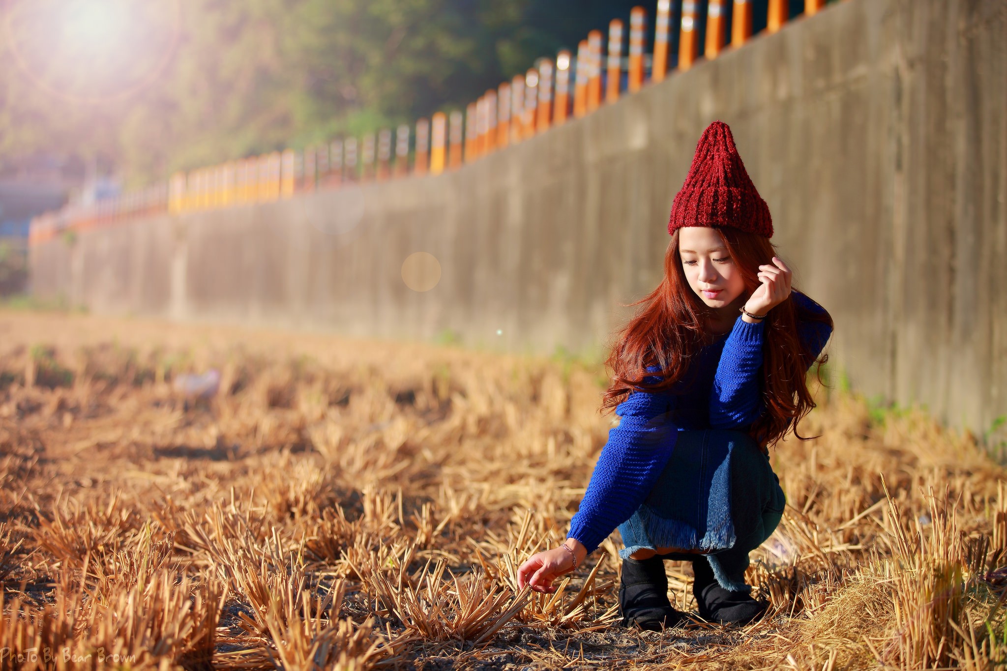 Squatting Knit Hat Redhead Wavy Hair Long Hair Outdoors Auburn Hair 2048x1365