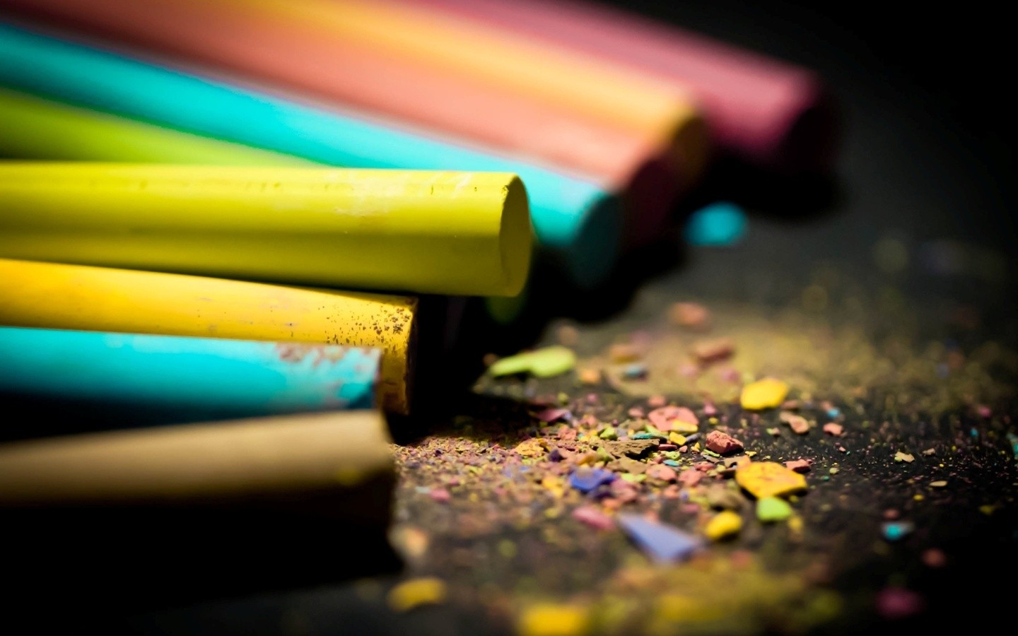 Colorful Macro Crayons 1440x900