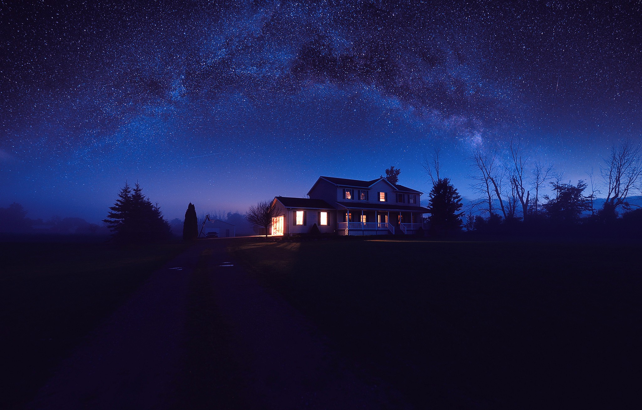 House Night Star Trails 2048x1307
