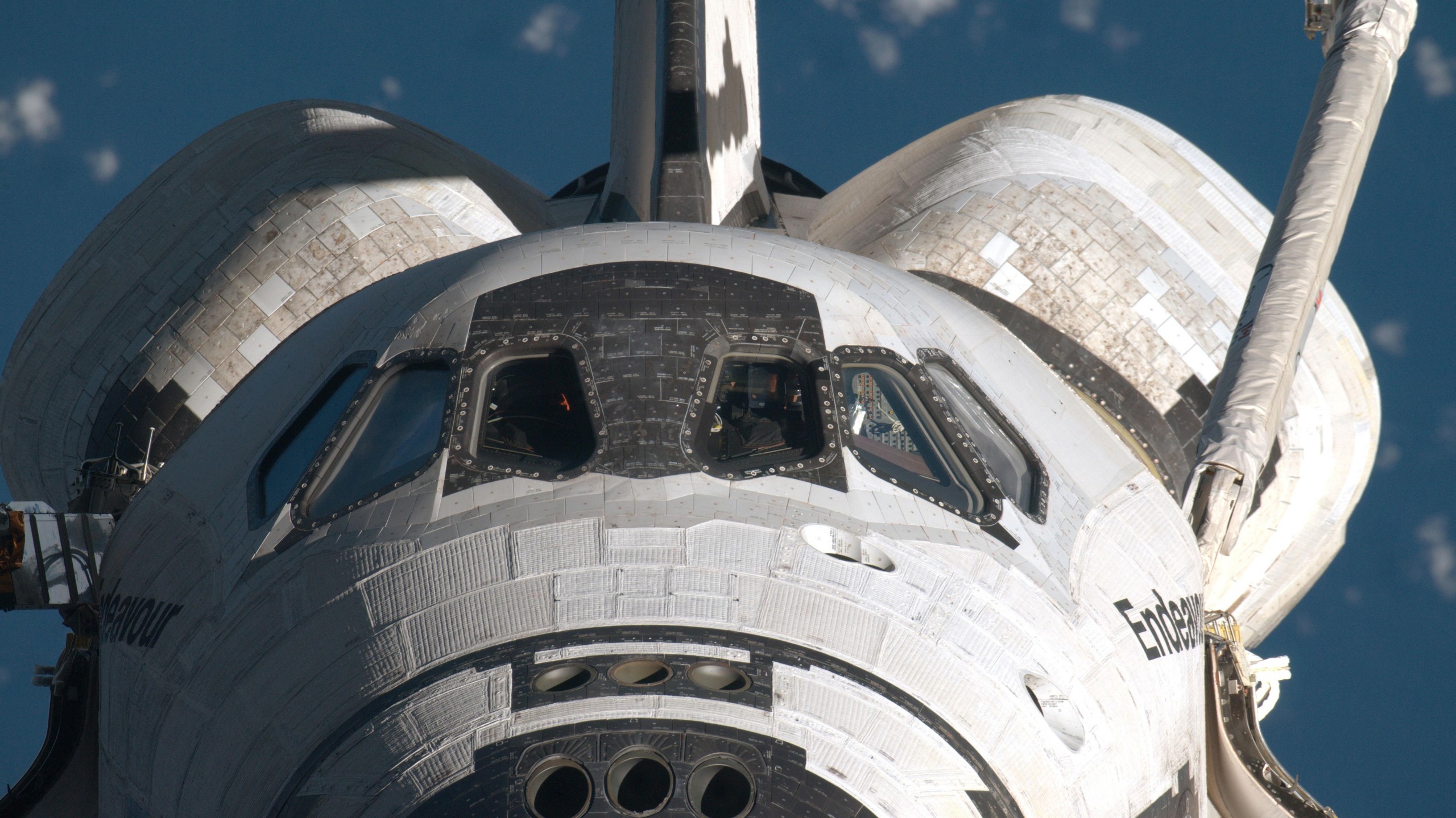 Space Shuttle Endeavour Vehicle 2560x1440