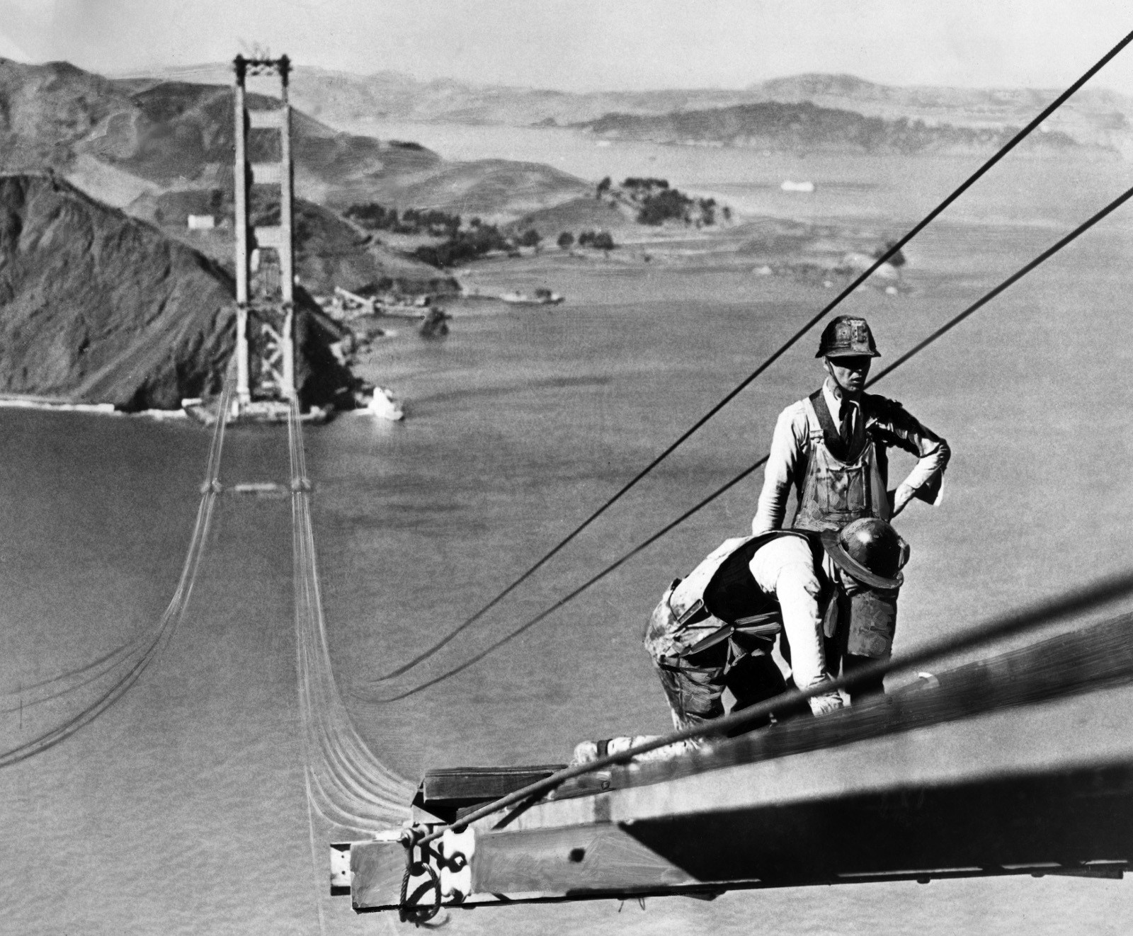 Men Photography Men Outdoors Bridge Workers San Francisco Golden Gate Bridge Ropes Monochrome Old Ph 1600x1322