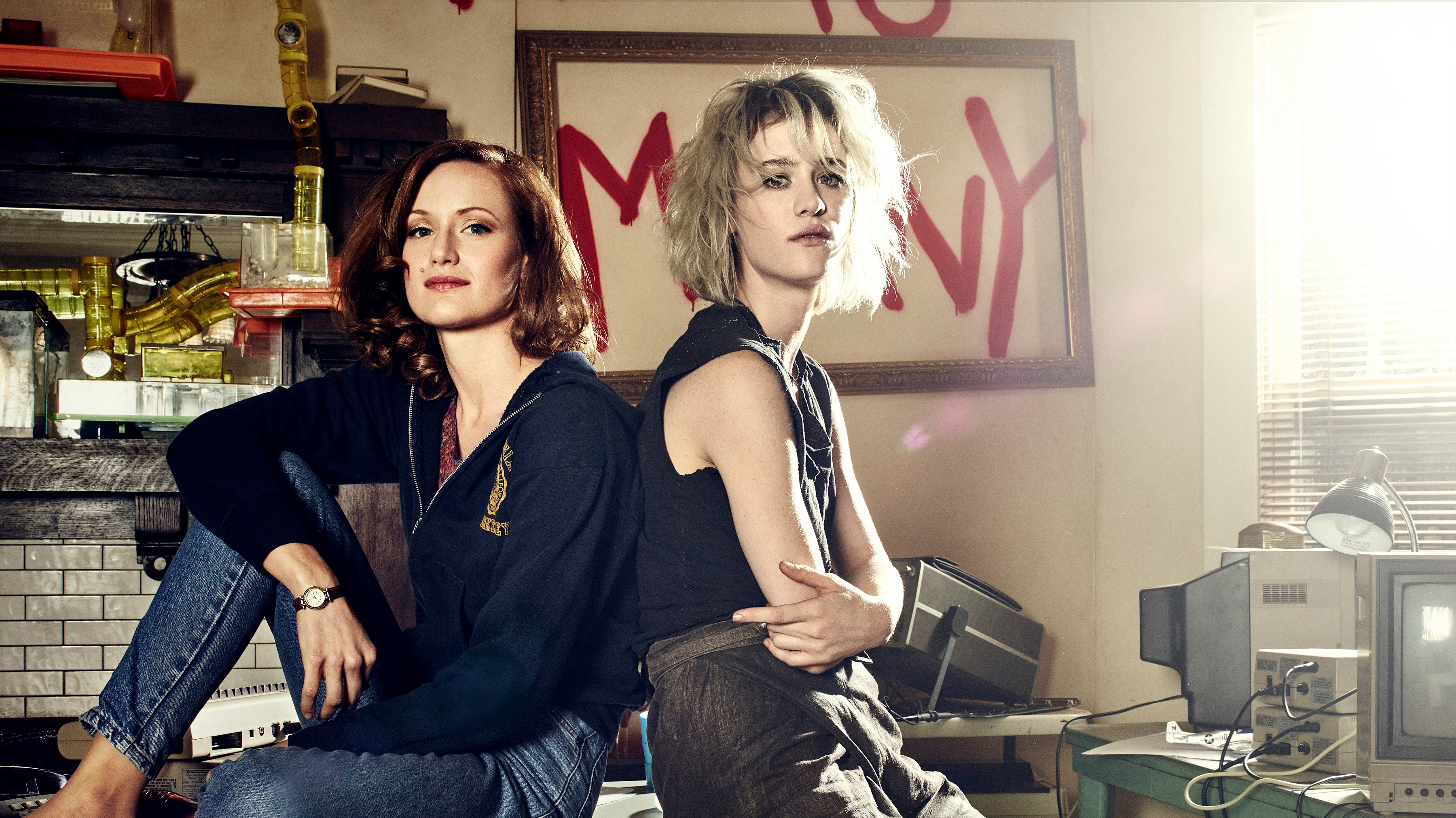 Mackenzie Davis Kerry Bishe 3600x2025