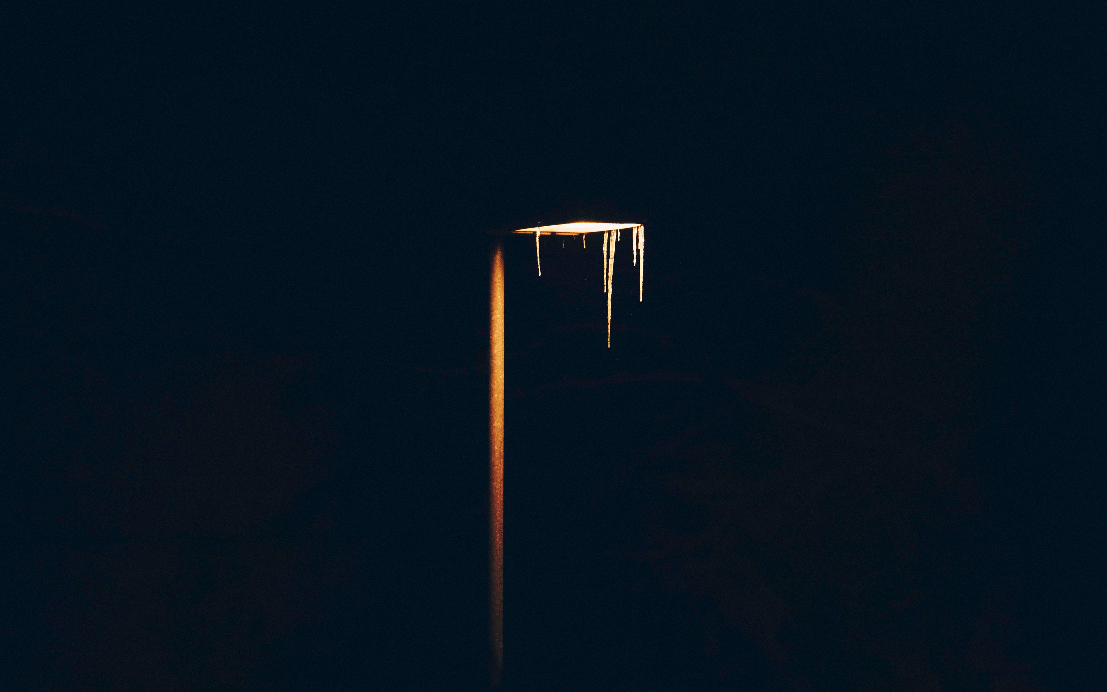 Lantern Pillar Dark Minimalism Lights Icicle 3840x2400