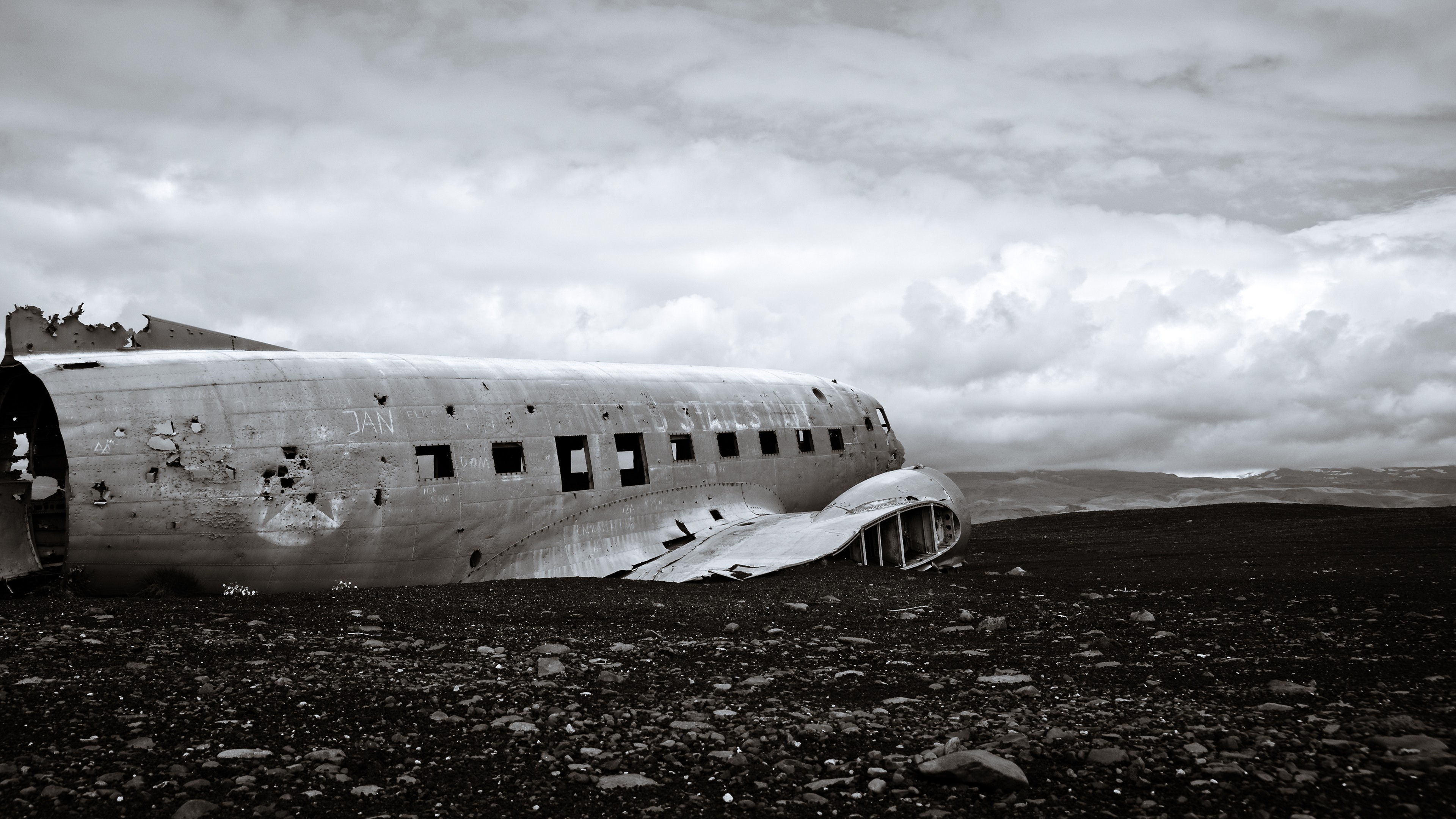Iceland Landscape Douglas DC 3 Wreck Airplane Crash 3840x2160