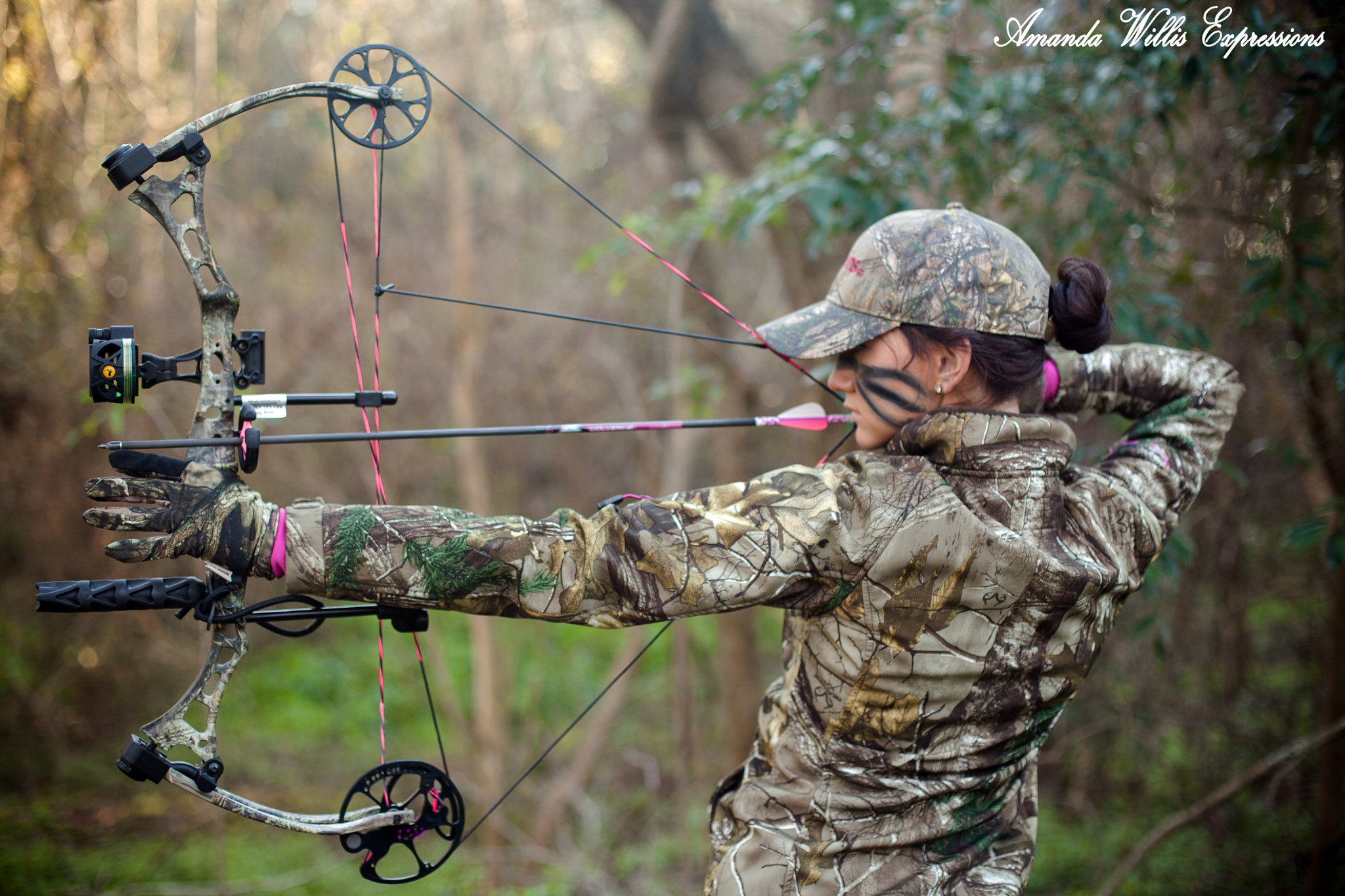 Model Women Bow And Arrow Camouflage Baseball Cap Make Up Hairbun Archer Archery Face Paint 2048x1365