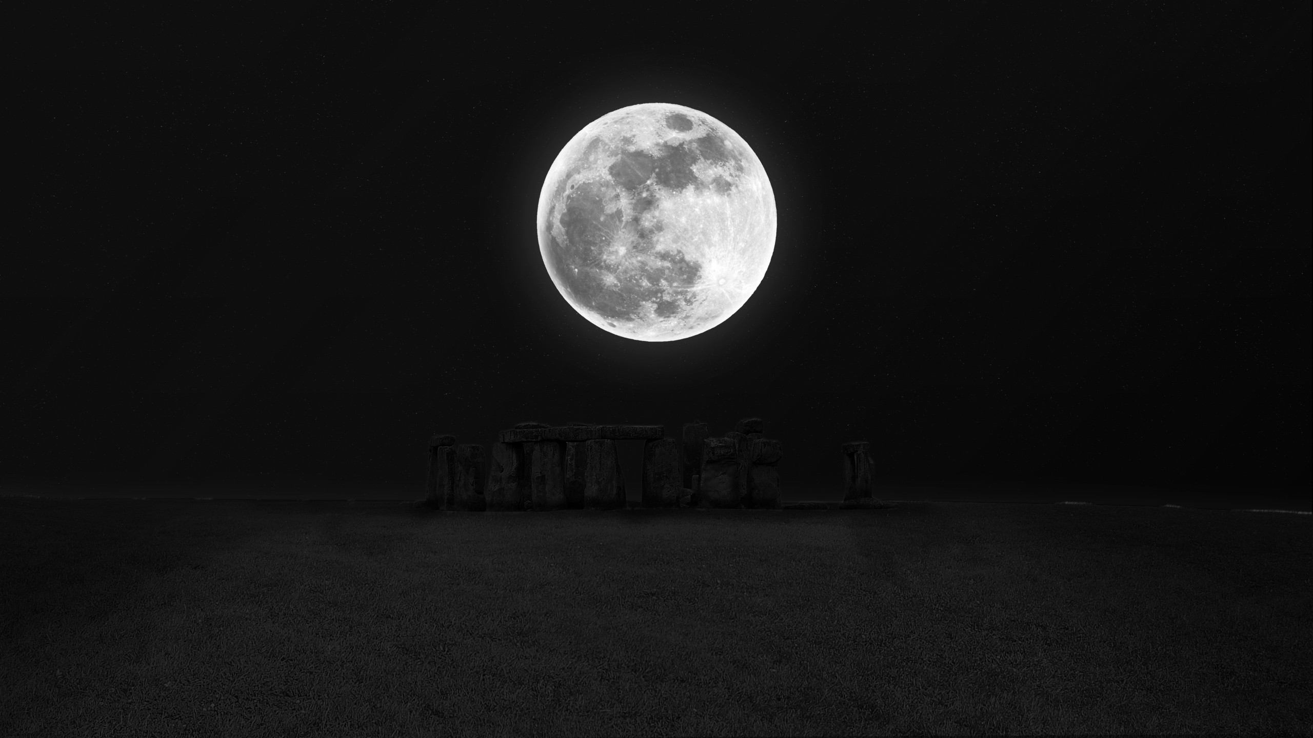 Night Stonehenge Moon 2560x1440