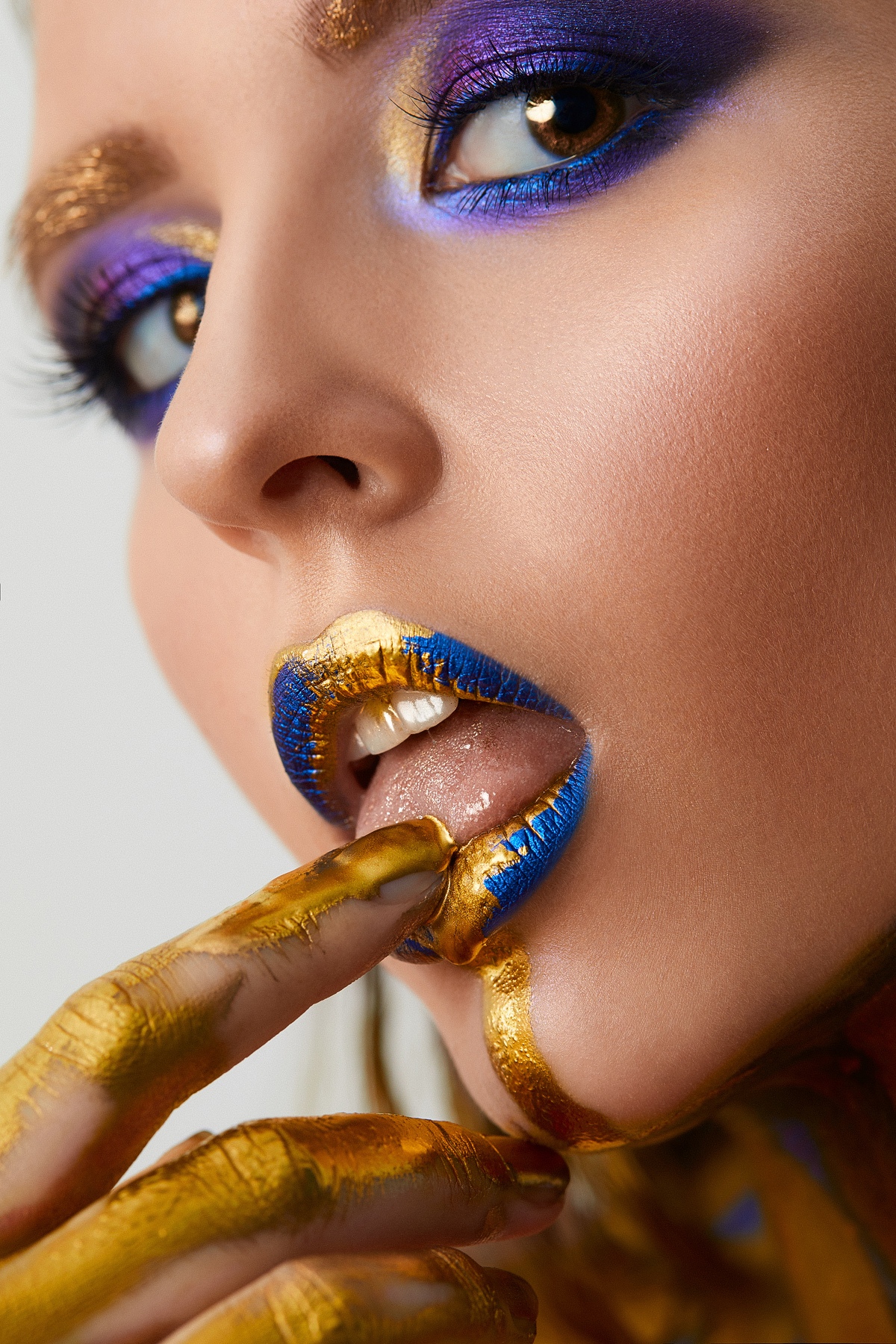 Ivan Vedernikov Women Face Paint Makeup Eyeshadow Long Eyelashes Eyeliner Lipstick Body Paint Open M 1200x1800