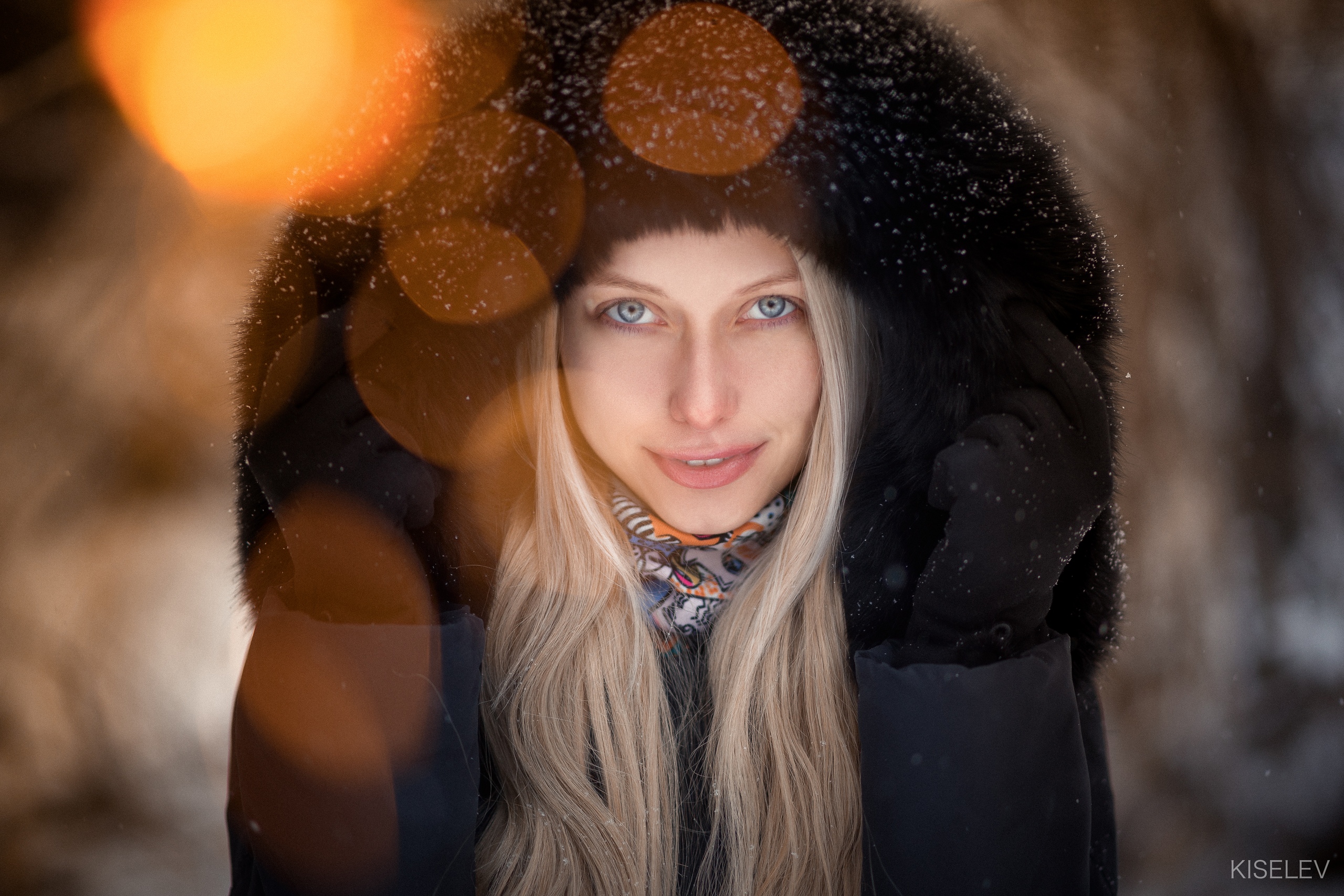 Women Model Blonde Long Hair Gray Eyes Looking At Viewer Smiling Face Portrait Fur Jacket Gloves Sno 2560x1707