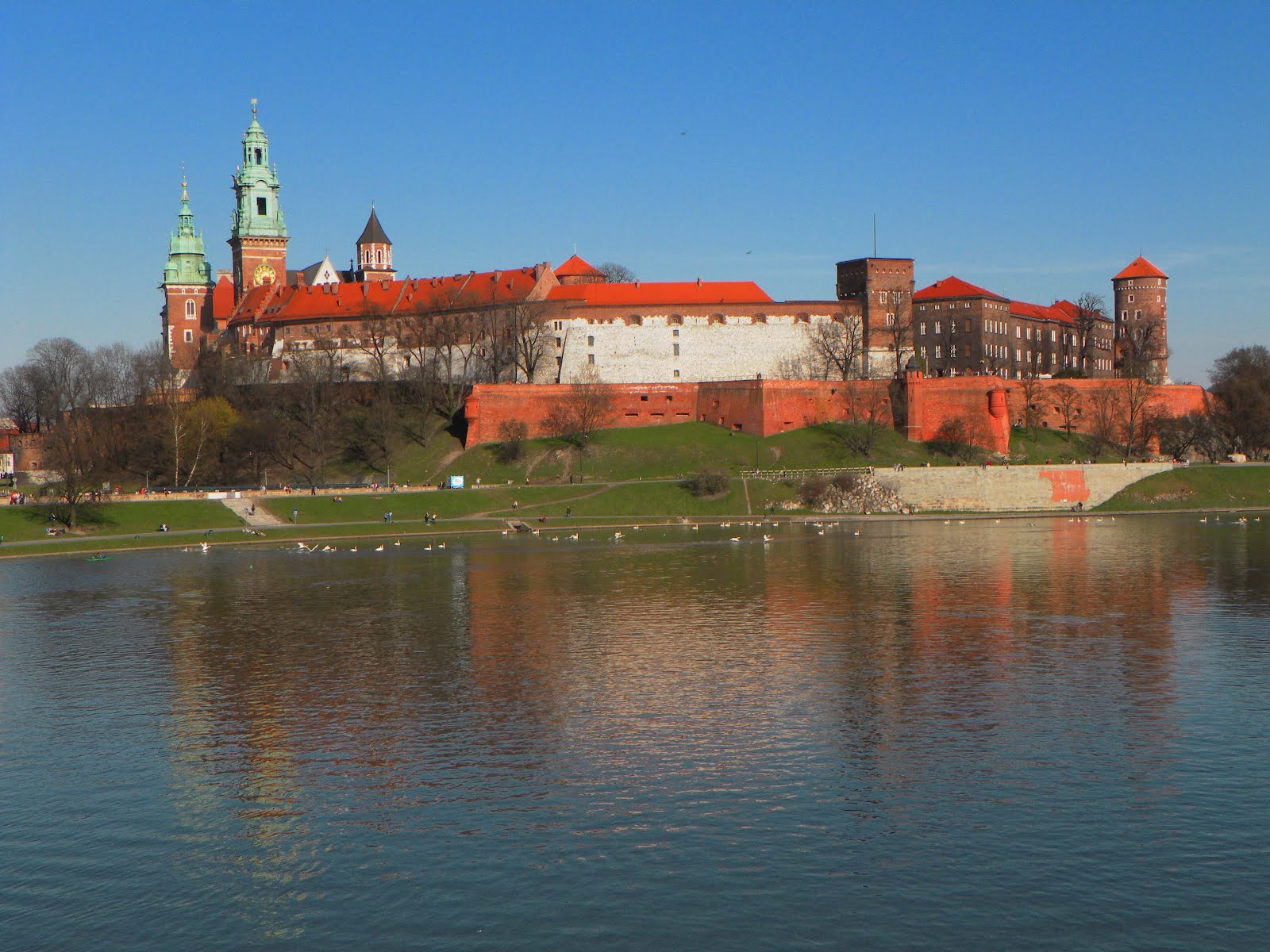 Wawel Castle Poland Polish Vistula Krakow 1600x1200