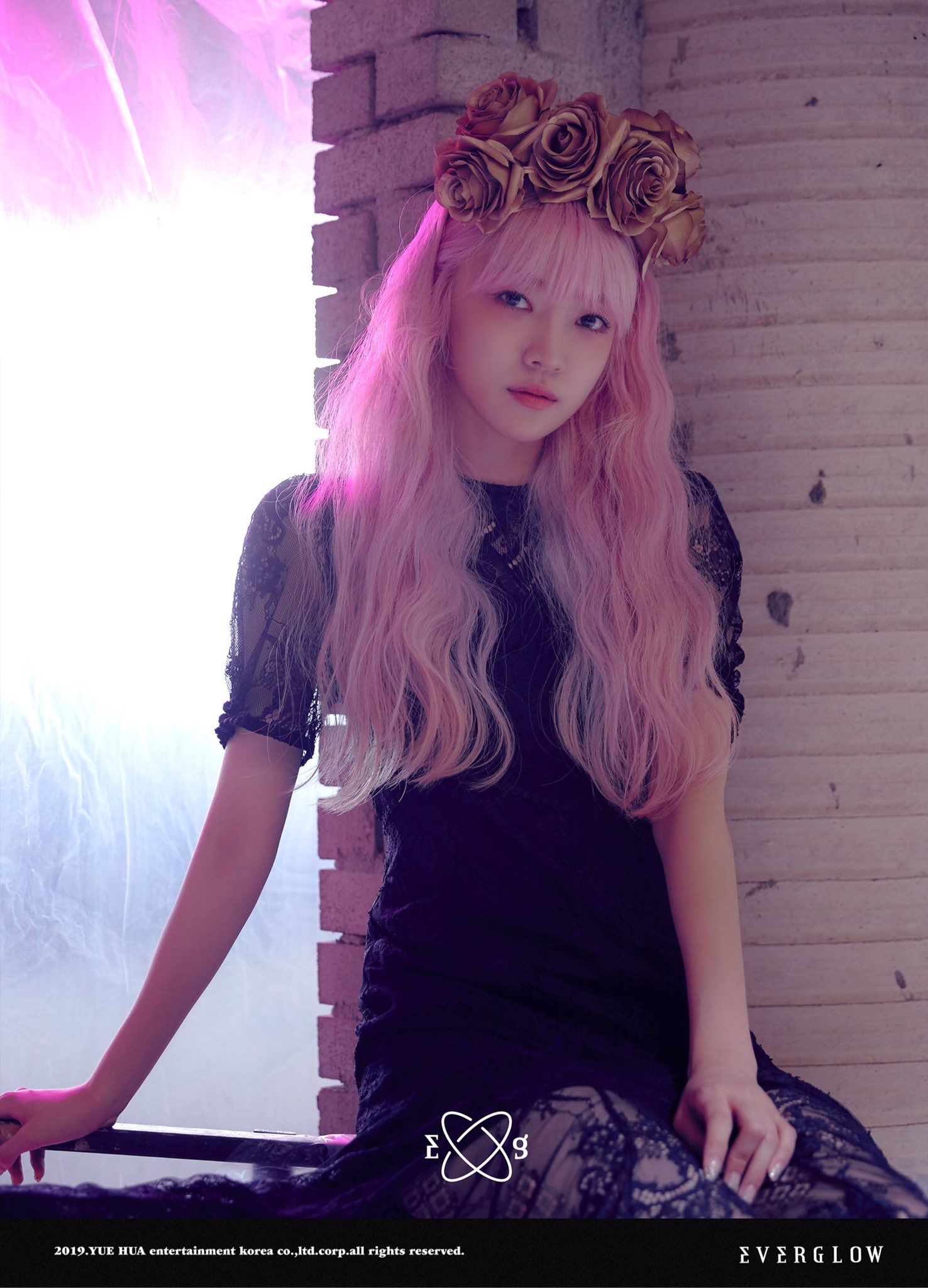 EVERGLOW K Pop Onda Jo Serim Pink Hair 1476x2048