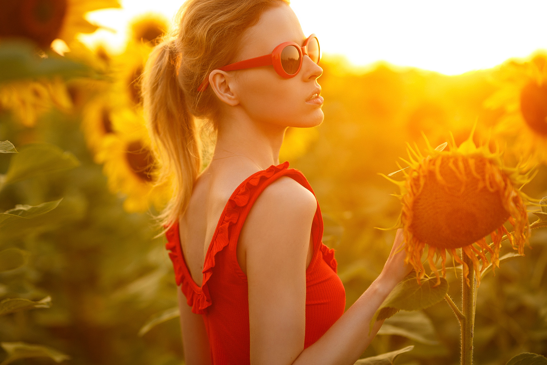 Ivan Vedernikov Maria Amelina Women Blonde Ponytail Women With Shades Sunglasses Sunset Sun Rays Bac 1800x1200